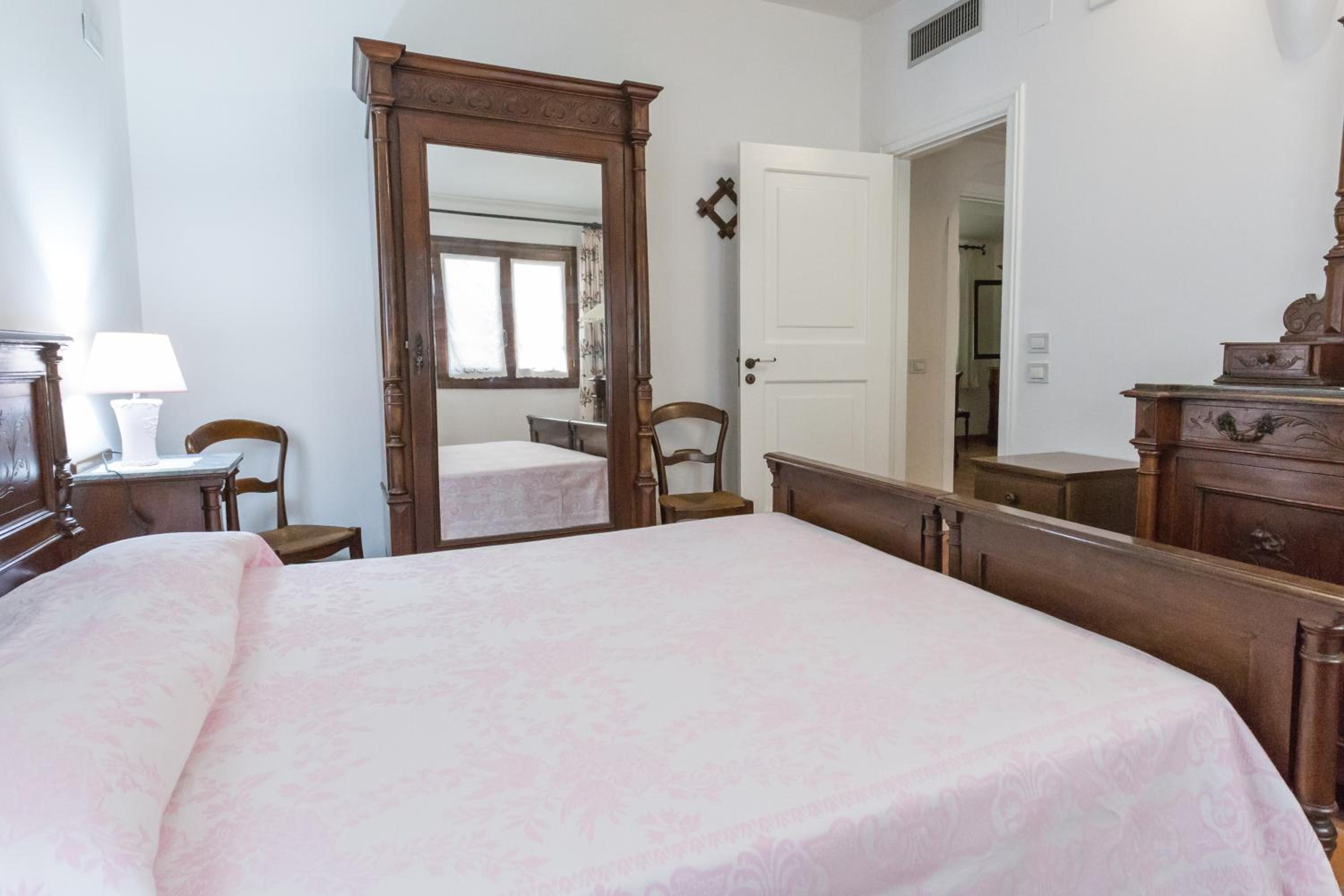 Villa Vetti - Exclusive Garden & Pool Retreat