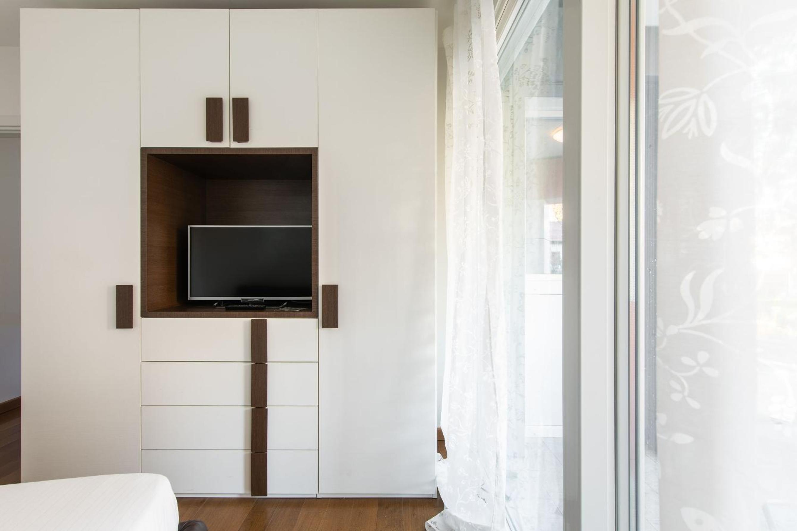 Roggia Apartments by Quokka 360 - a stone's throw from Ciani Park