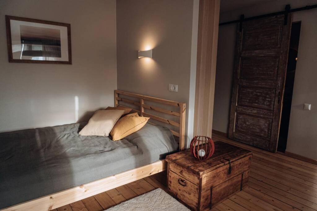 Teatra street apartment view 3