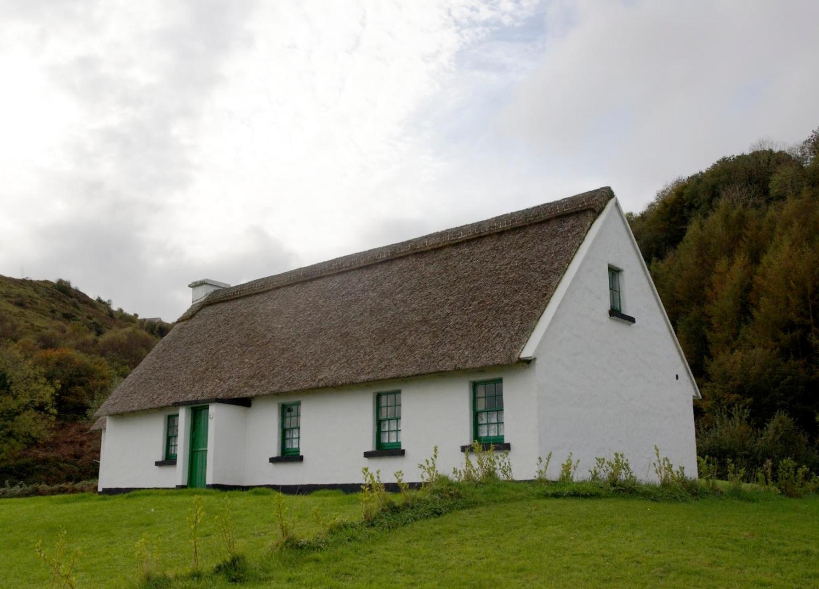 Hotel Corofin Lake Cottages - Image 1