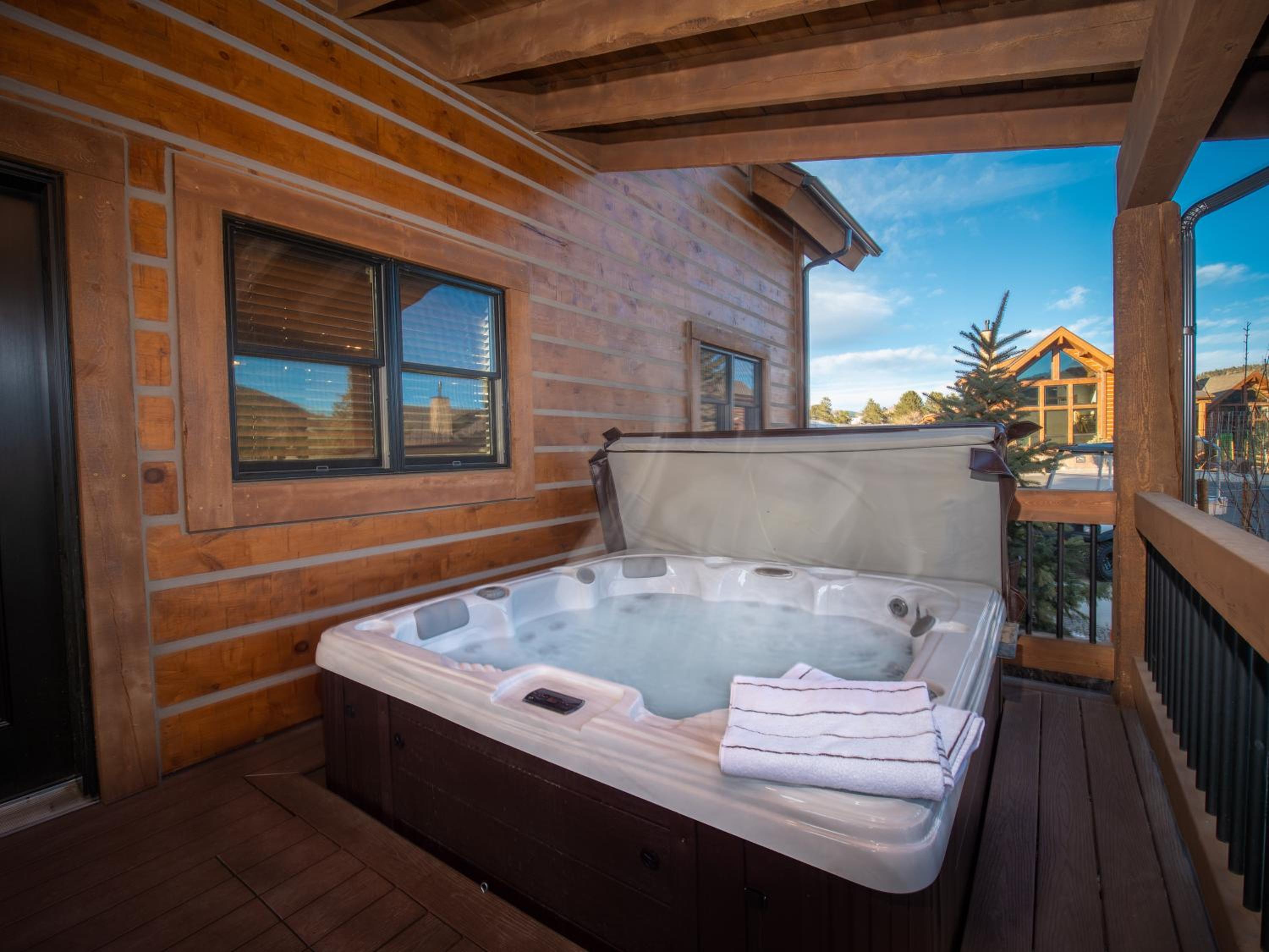 Beautiful Views! Jacuzzi, Indoor Outdoor Fireplace, Steps to Lake Estes - Property Image 16