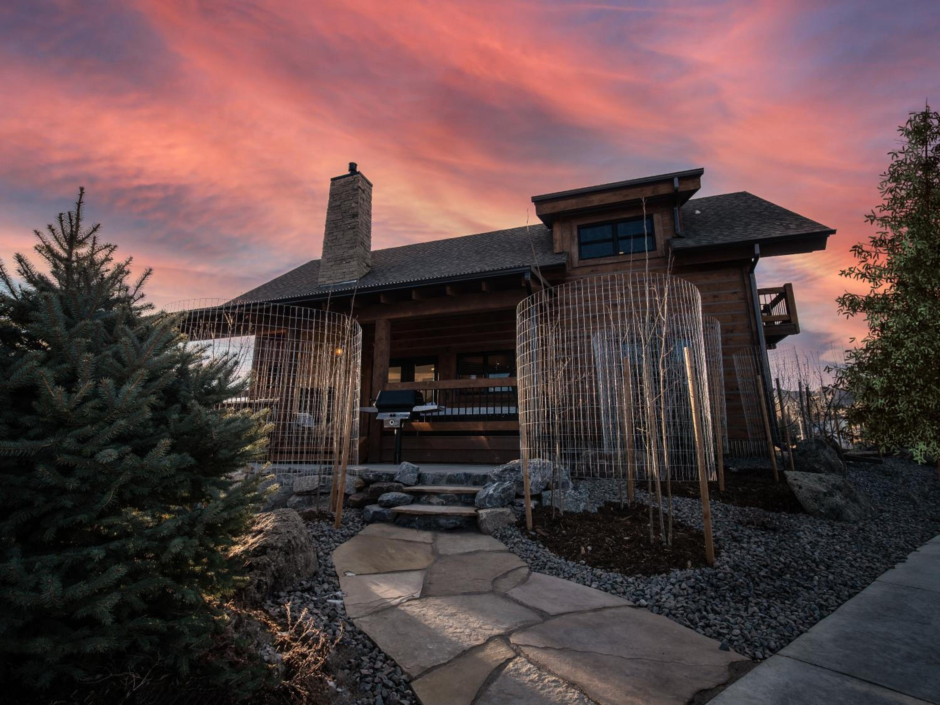 Beautiful Views! Jacuzzi, Indoor Outdoor Fireplace, Steps to Lake Estes - Property Image 17