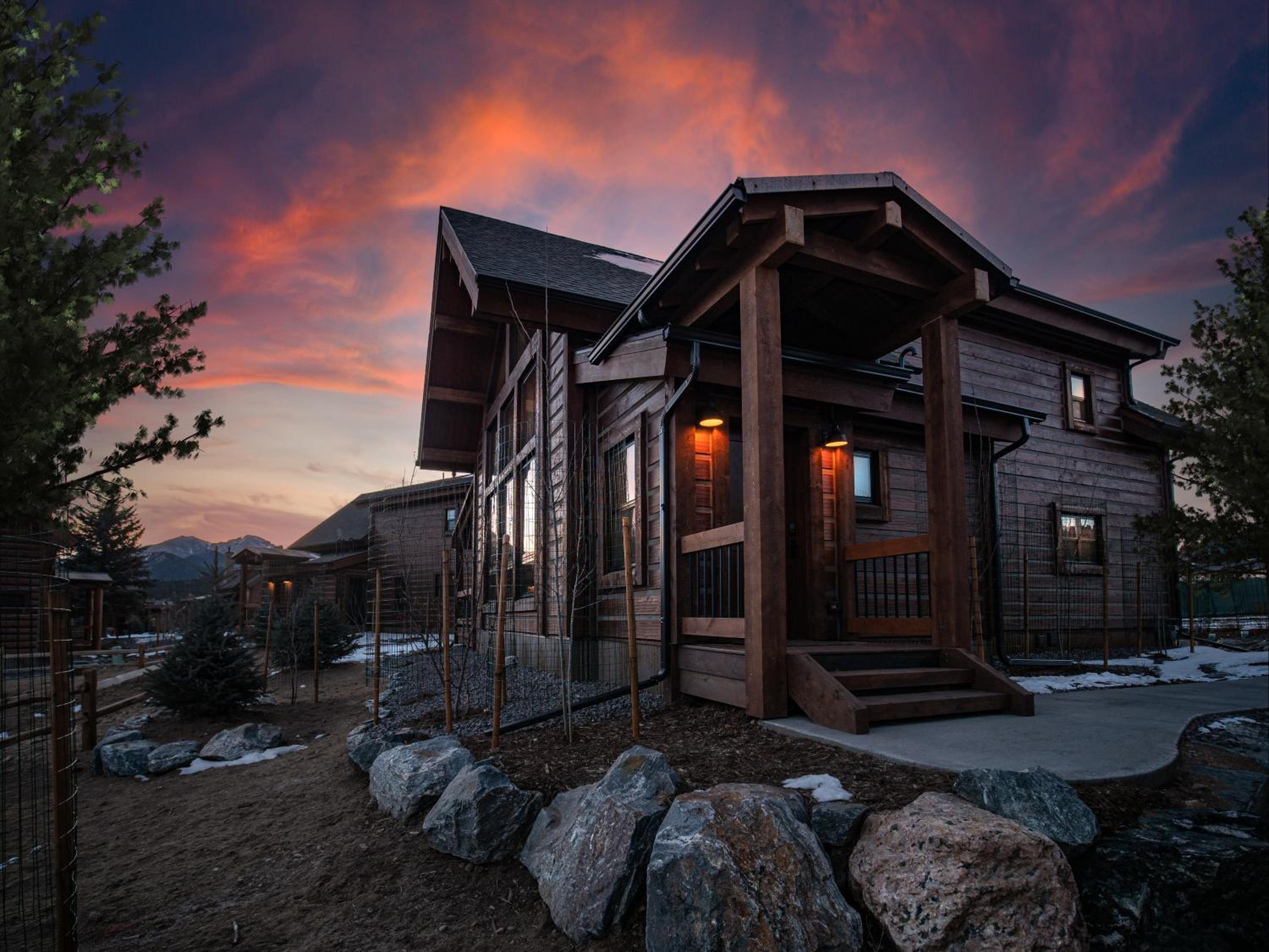 Rocky Mountain Escape - Steps to Lake Estes, Jacuzzi, Close to Downtown Estes - Property Image 8