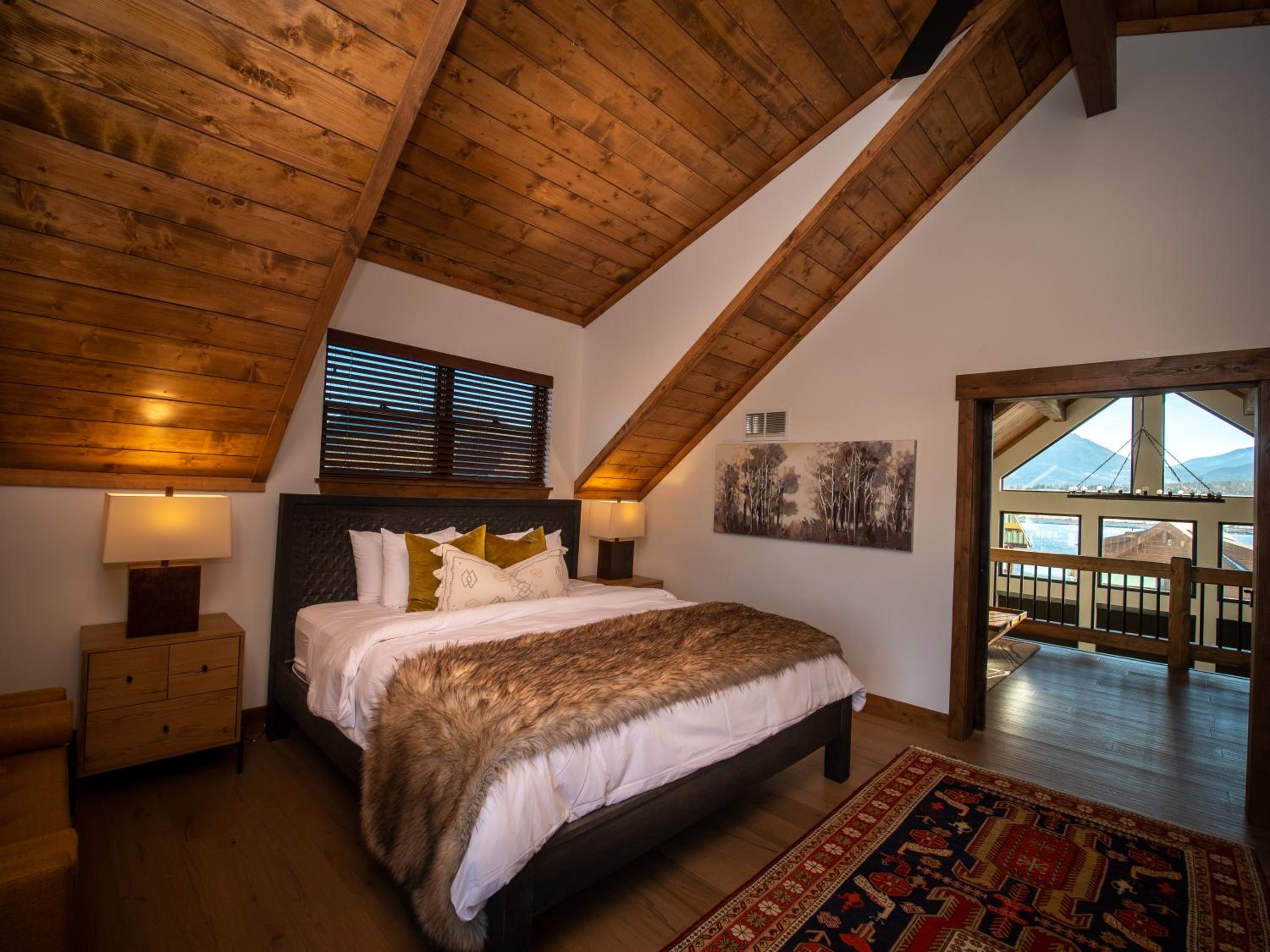 Beautiful Views! Jacuzzi, Indoor Outdoor Fireplace, Steps to Lake Estes - Property Image 22
