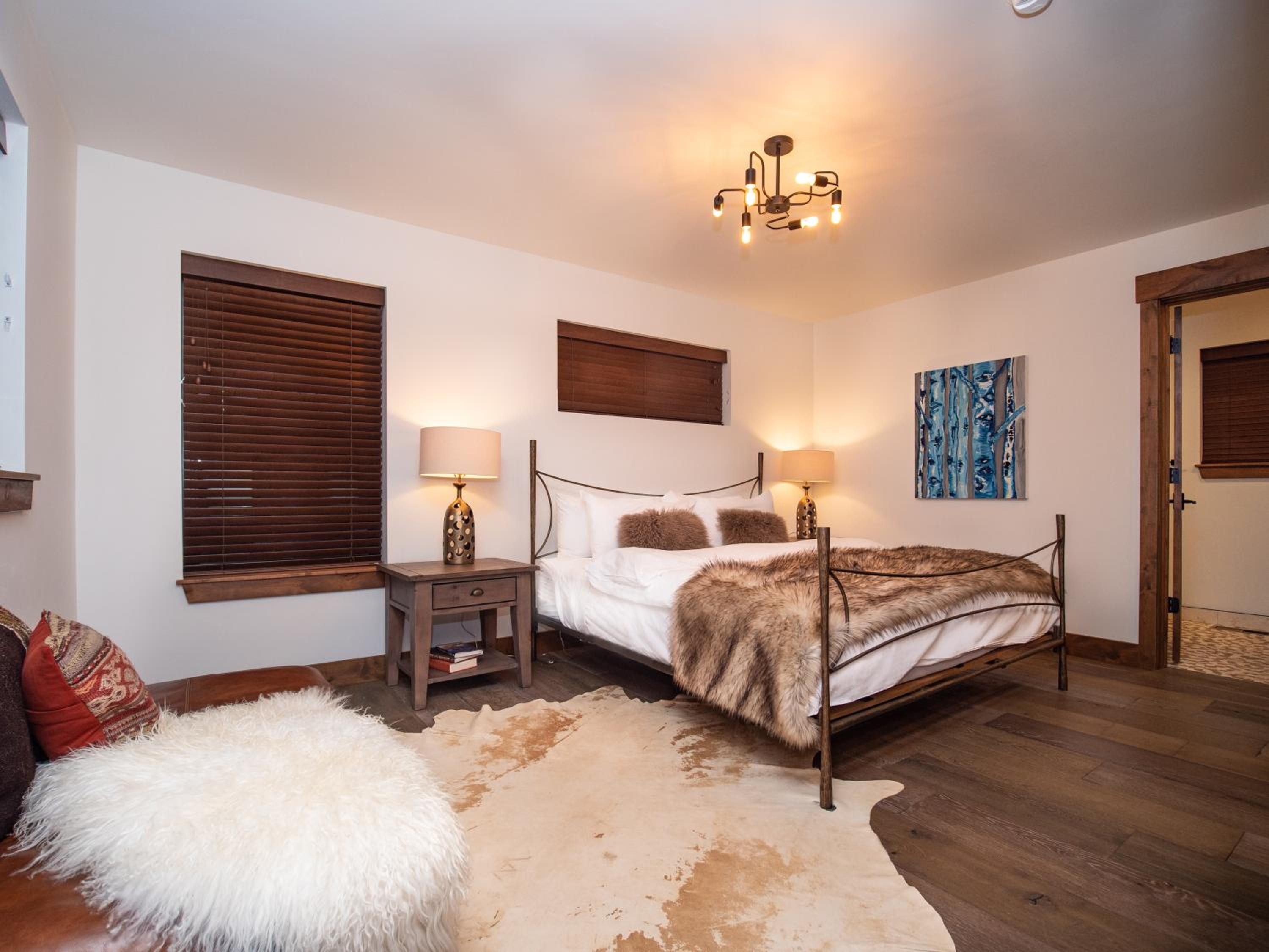 Rocky Mountain Escape - Steps to Lake Estes, Jacuzzi, Close to Downtown Estes - Property Image 9