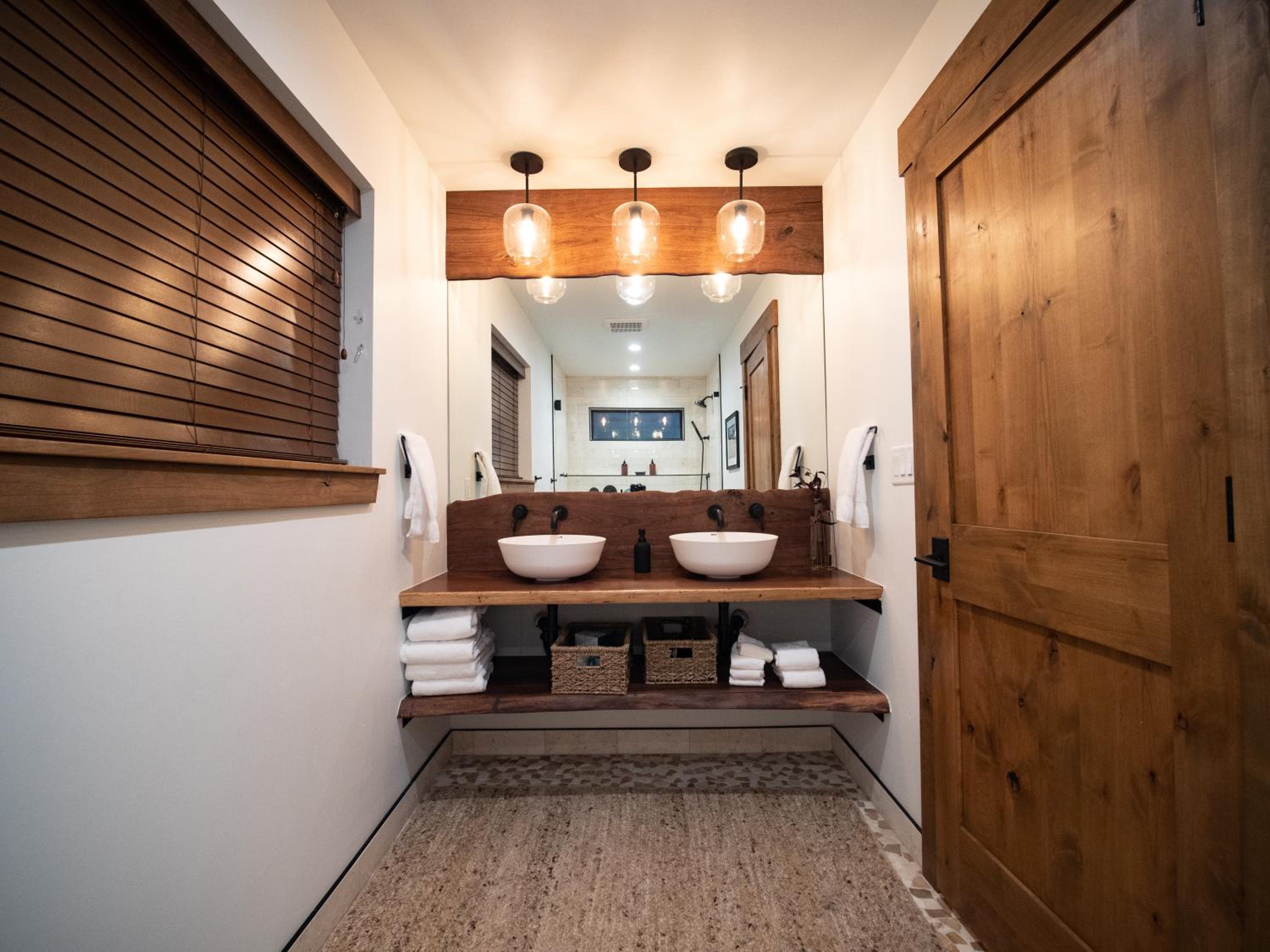 Rocky Mountain Escape - Steps to Lake Estes, Jacuzzi, Close to Downtown Estes - Property Image 13