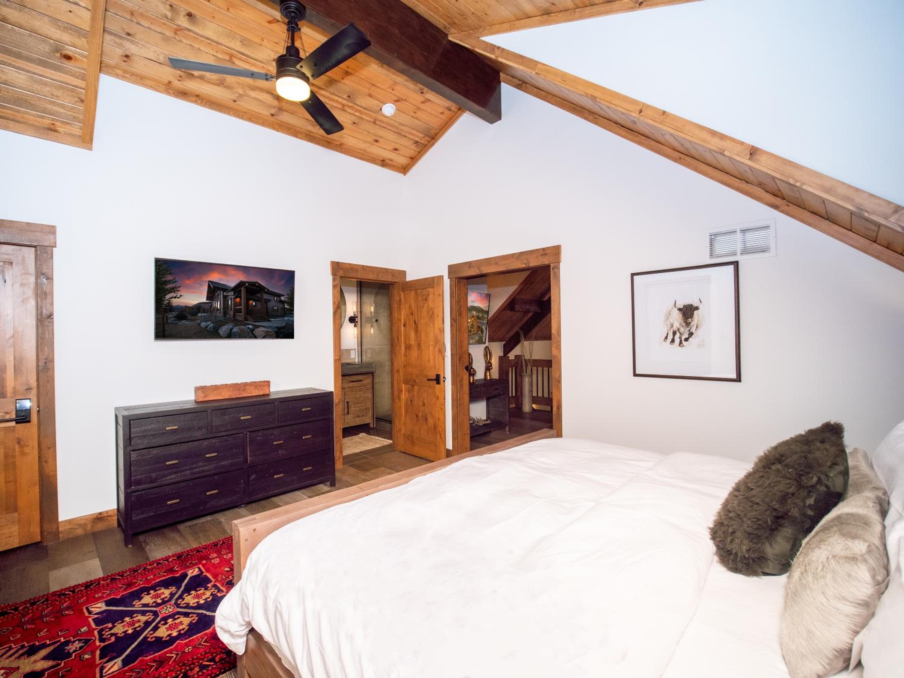 Rocky Mountain Escape - Steps to Lake Estes, Jacuzzi, Close to Downtown Estes - Property Image 17
