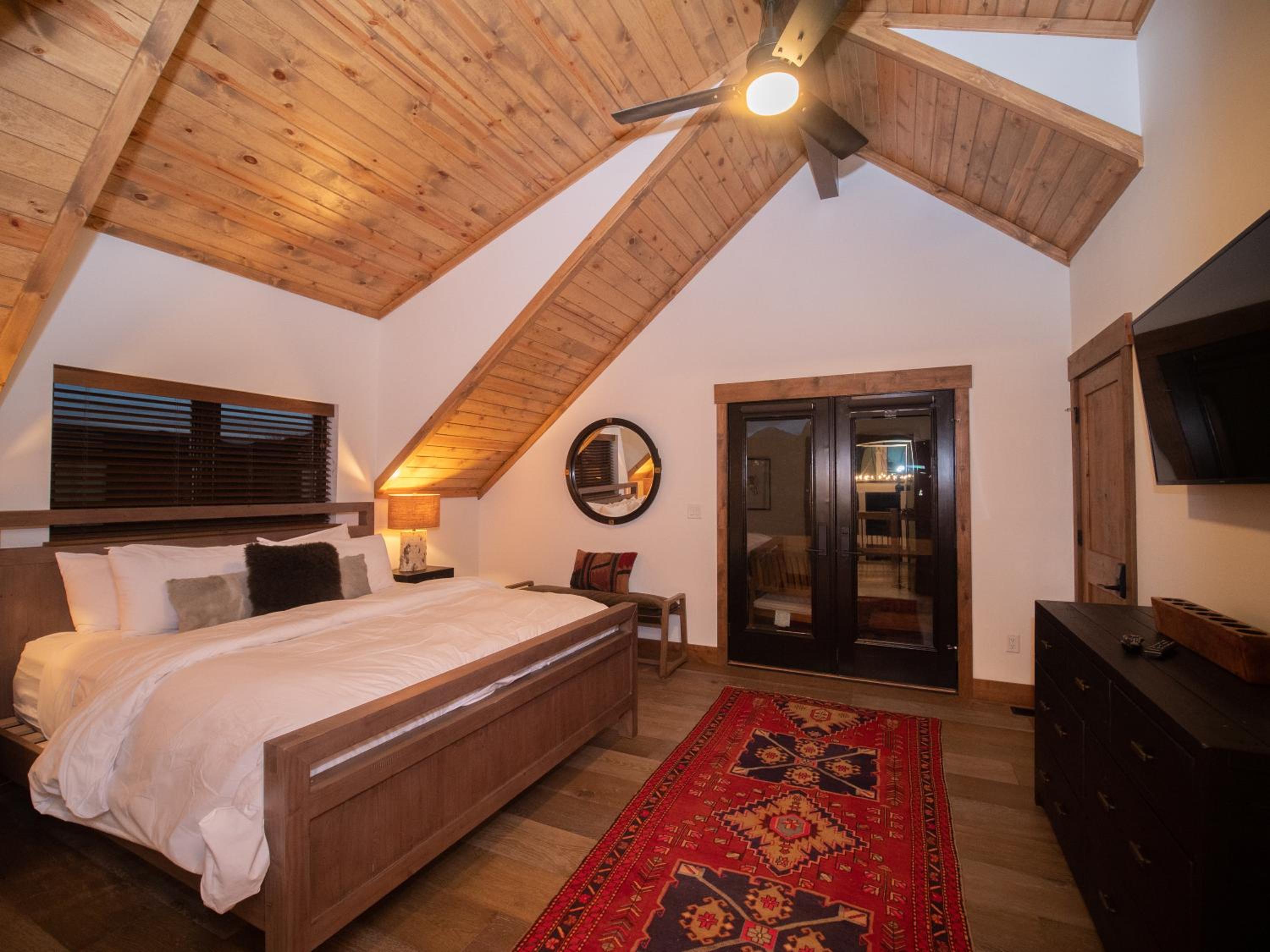Rocky Mountain Escape - Steps to Lake Estes, Jacuzzi, Close to Downtown Estes - Property Image 18