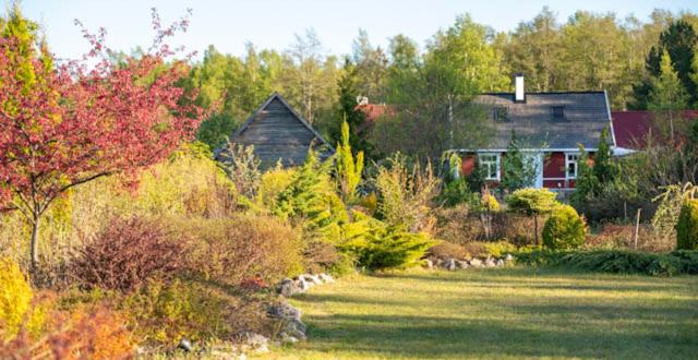 Hundi Holiday Home Main House view 2