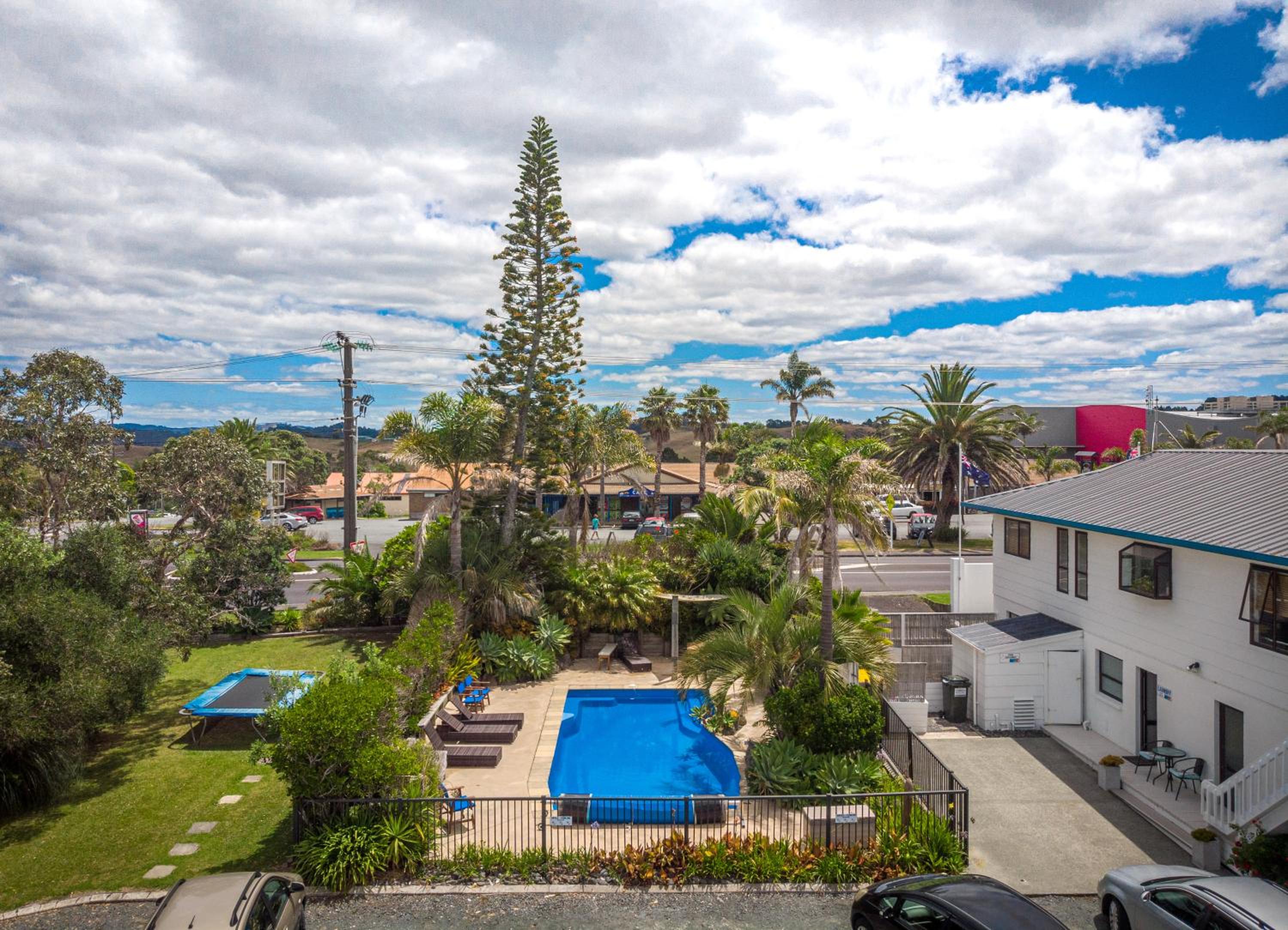 Snells Beach Motel