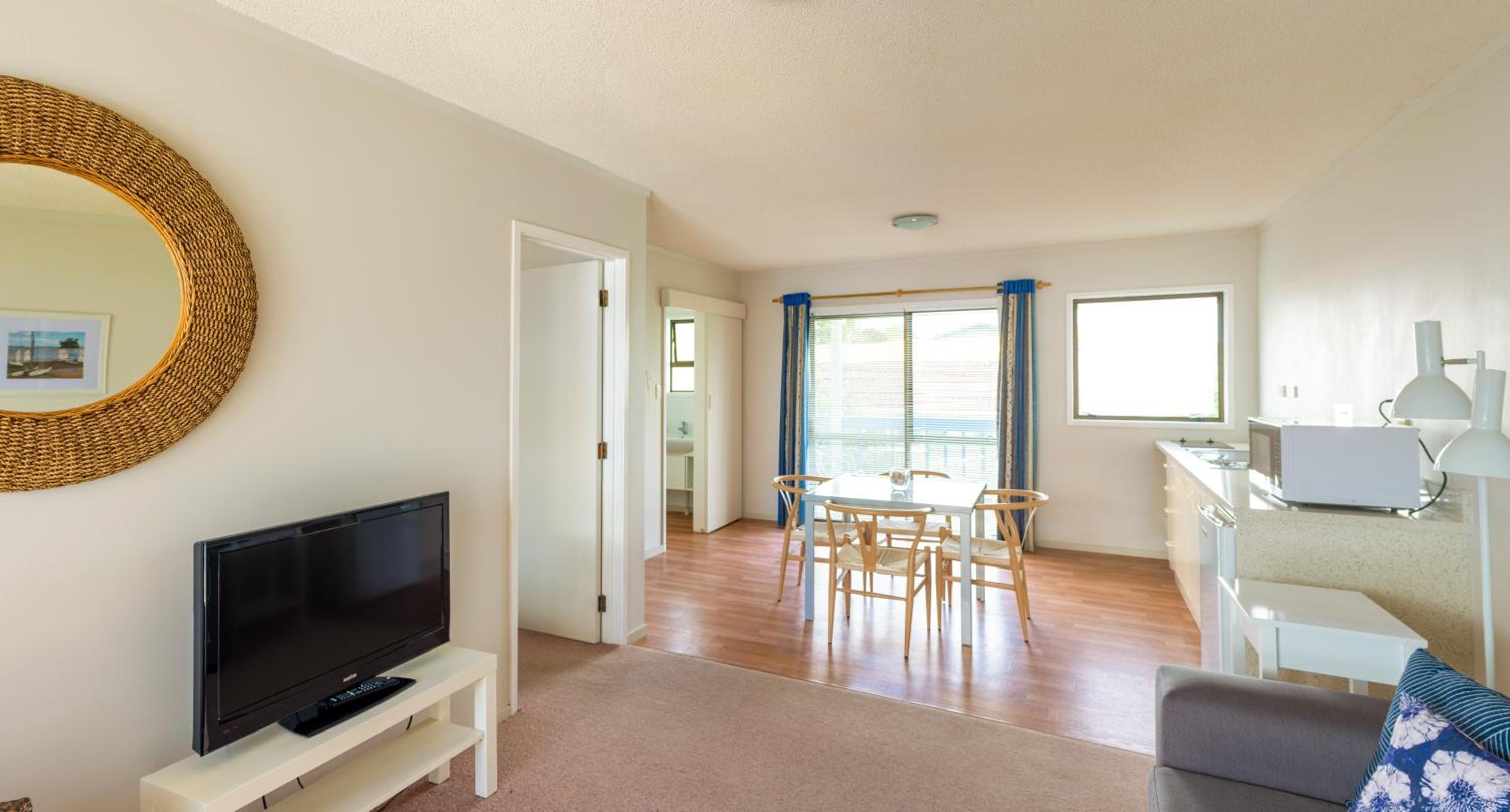 Snells Beach Motel