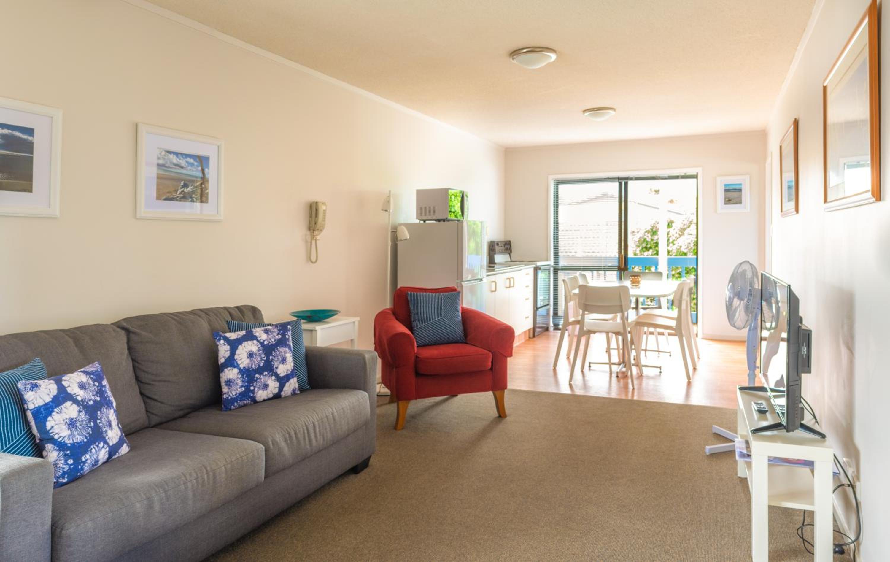 Snells Beach Motel