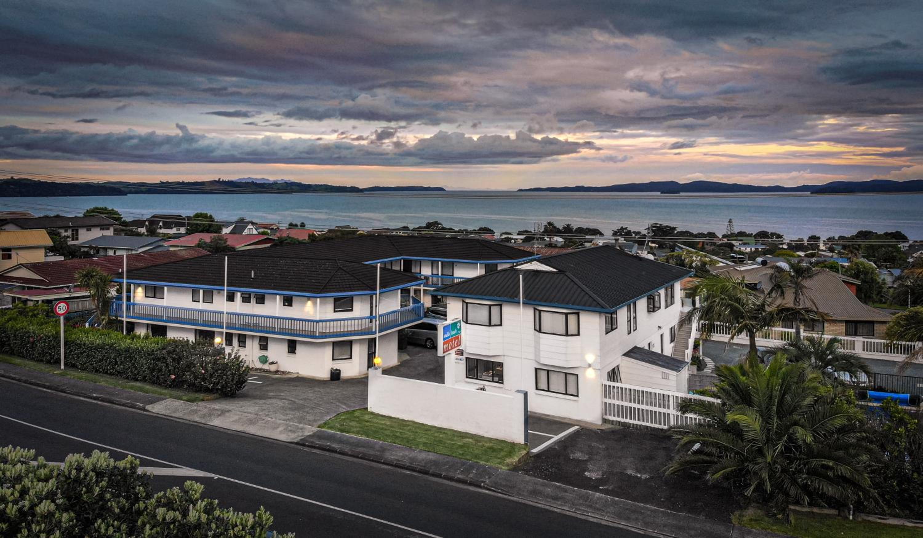 Snells Beach Motel