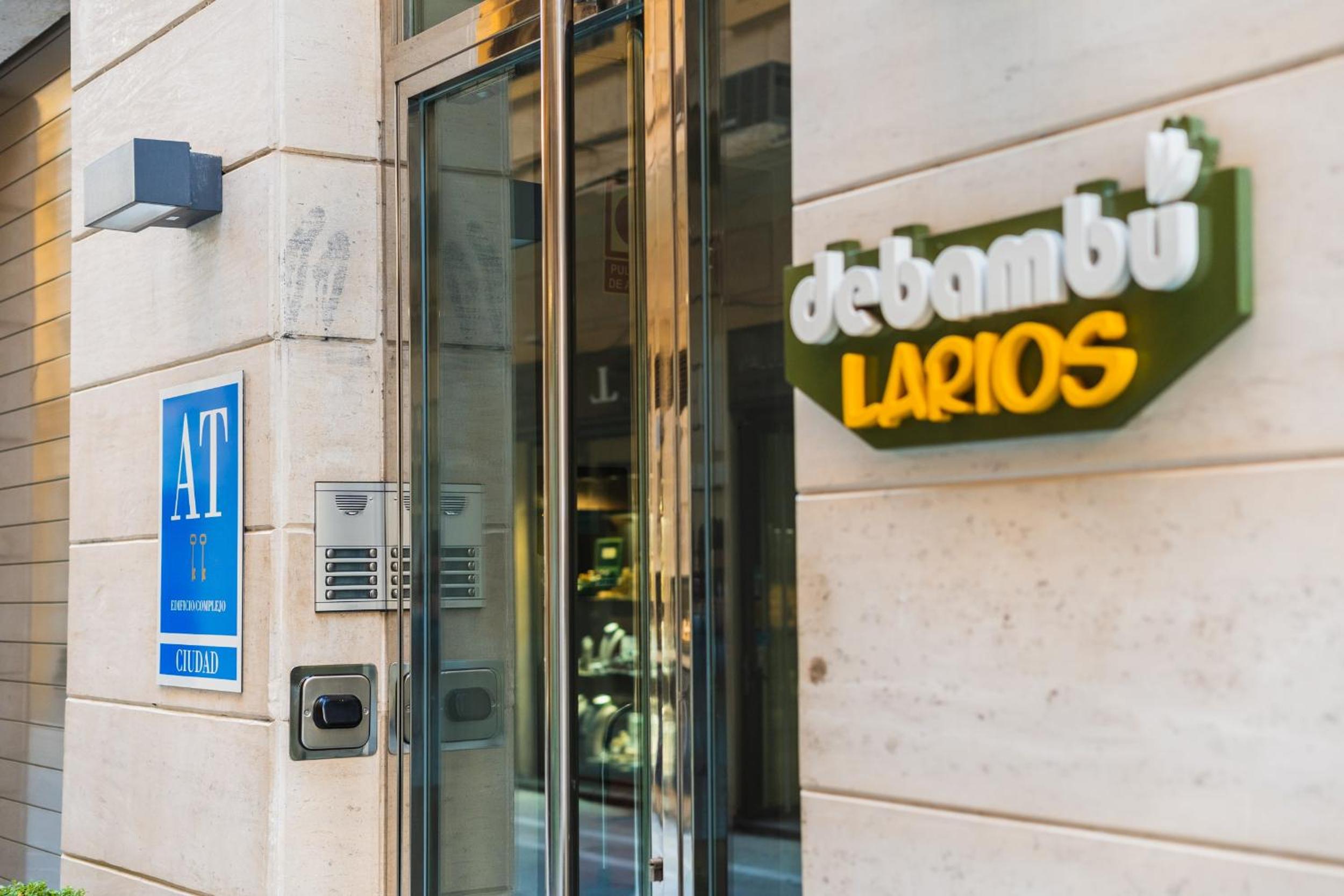 Debambú Larios