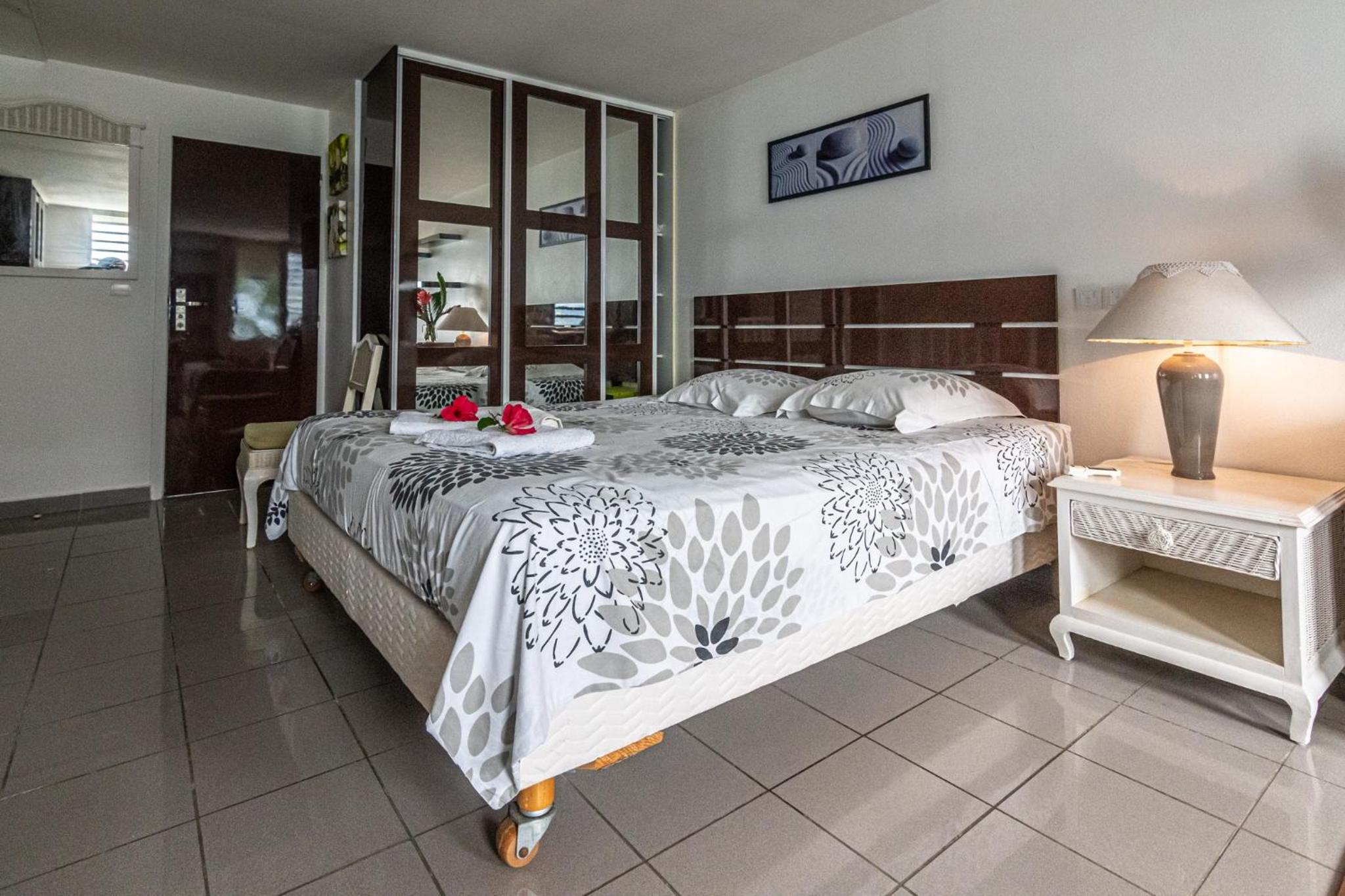 STUDIO EN DUPLEX , FACE A LA MER view 5