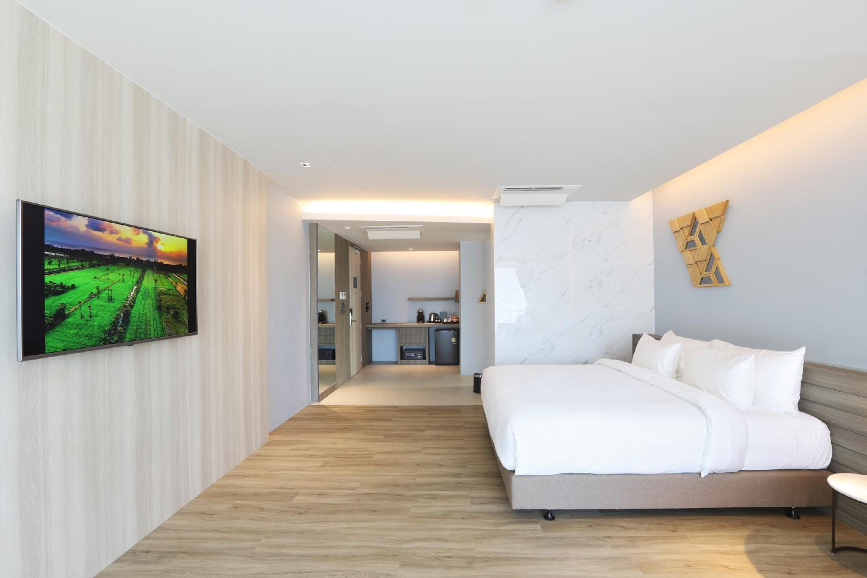 The Signature Hotel Airport 140