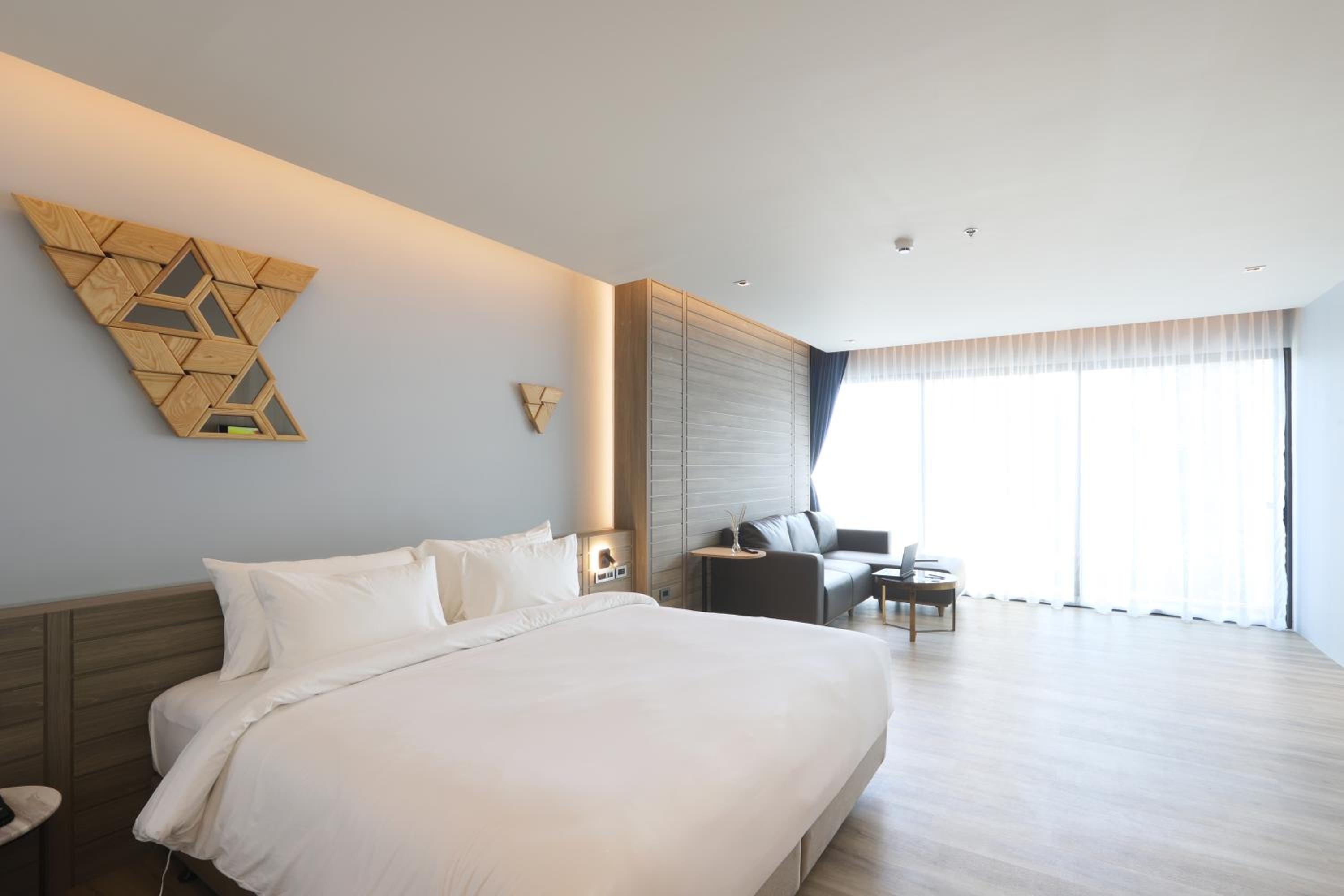The Signature Hotel Airport 128