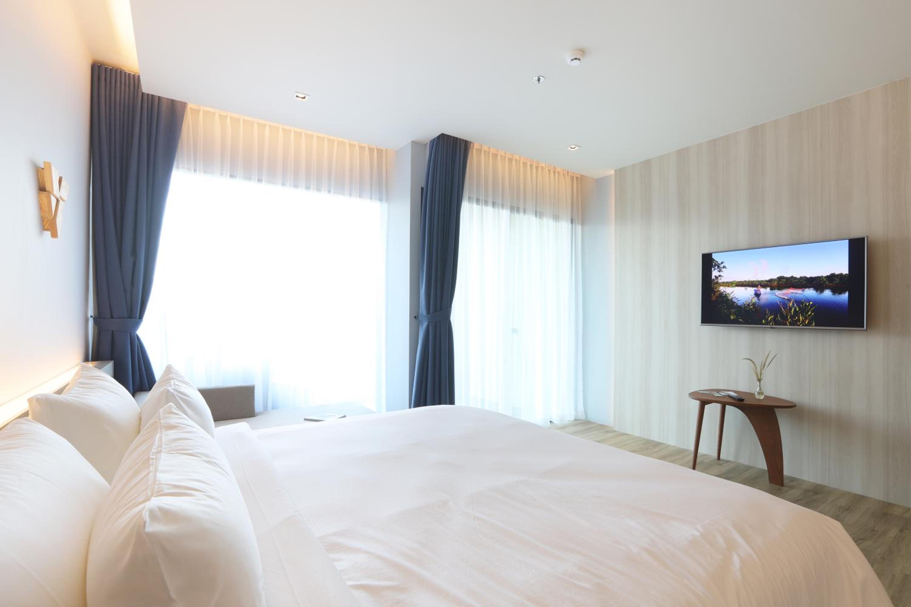 The Signature Hotel Airport 122