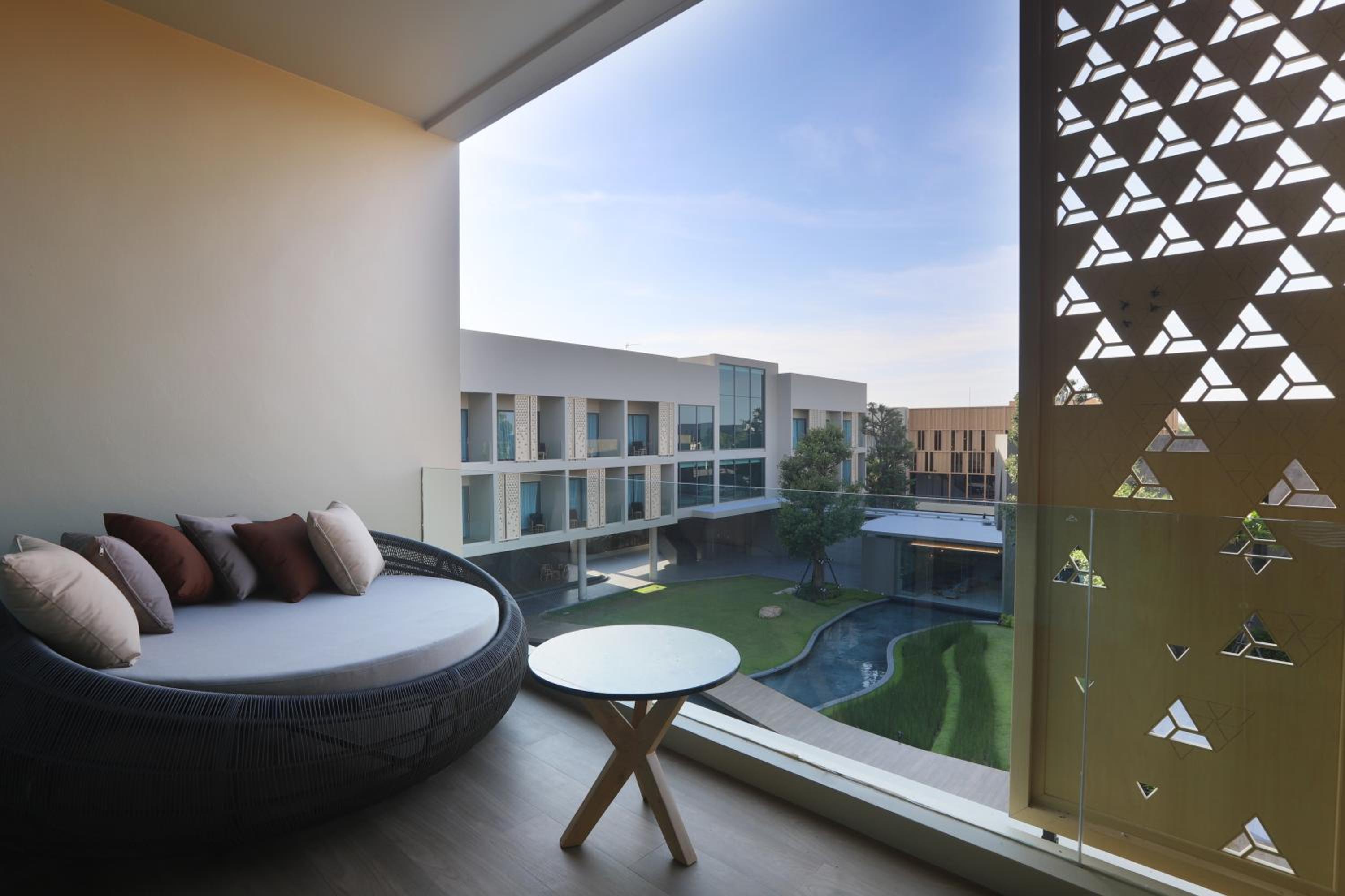 The Signature Hotel Airport 35
