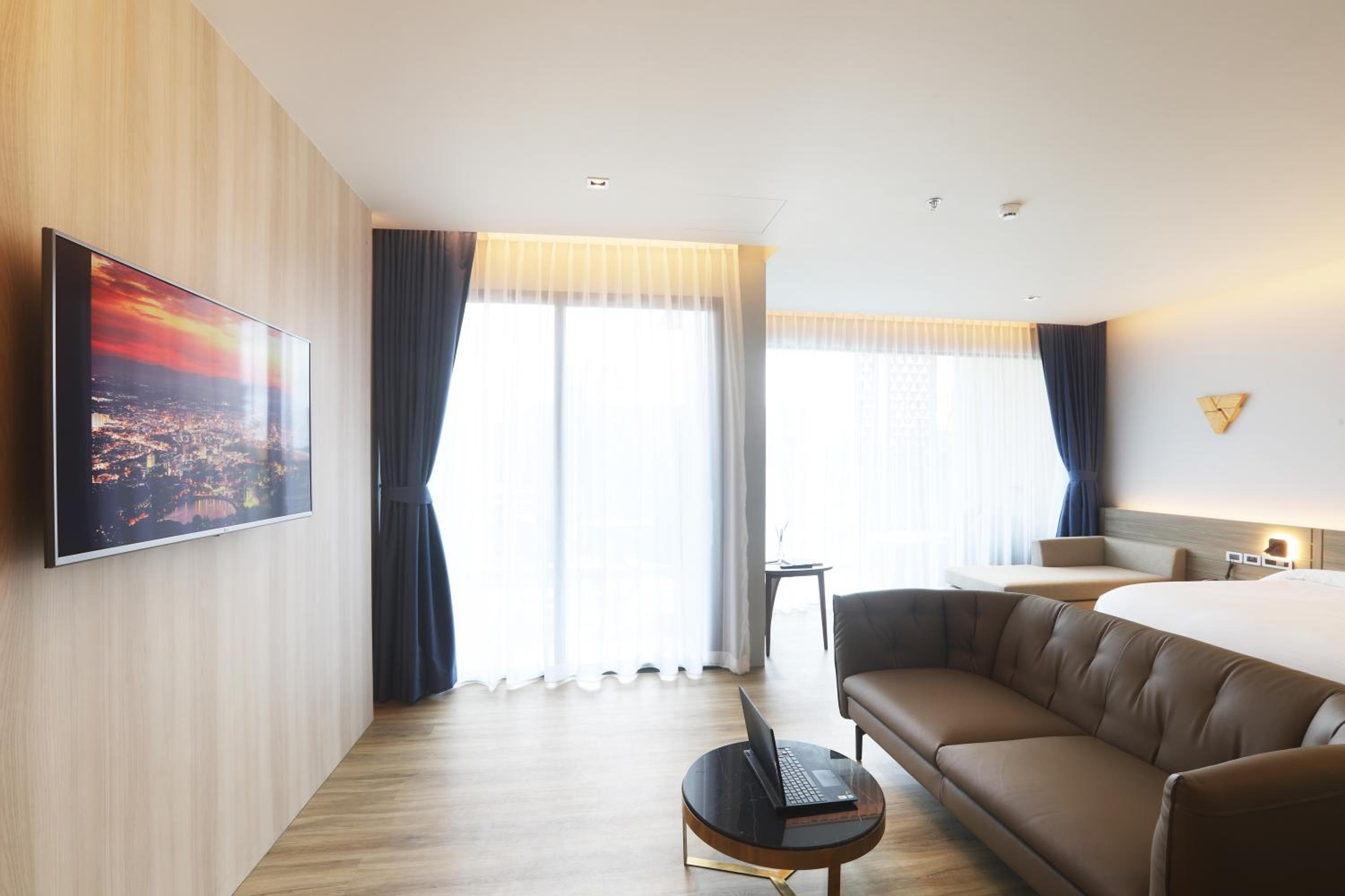 The Signature Hotel Airport 34