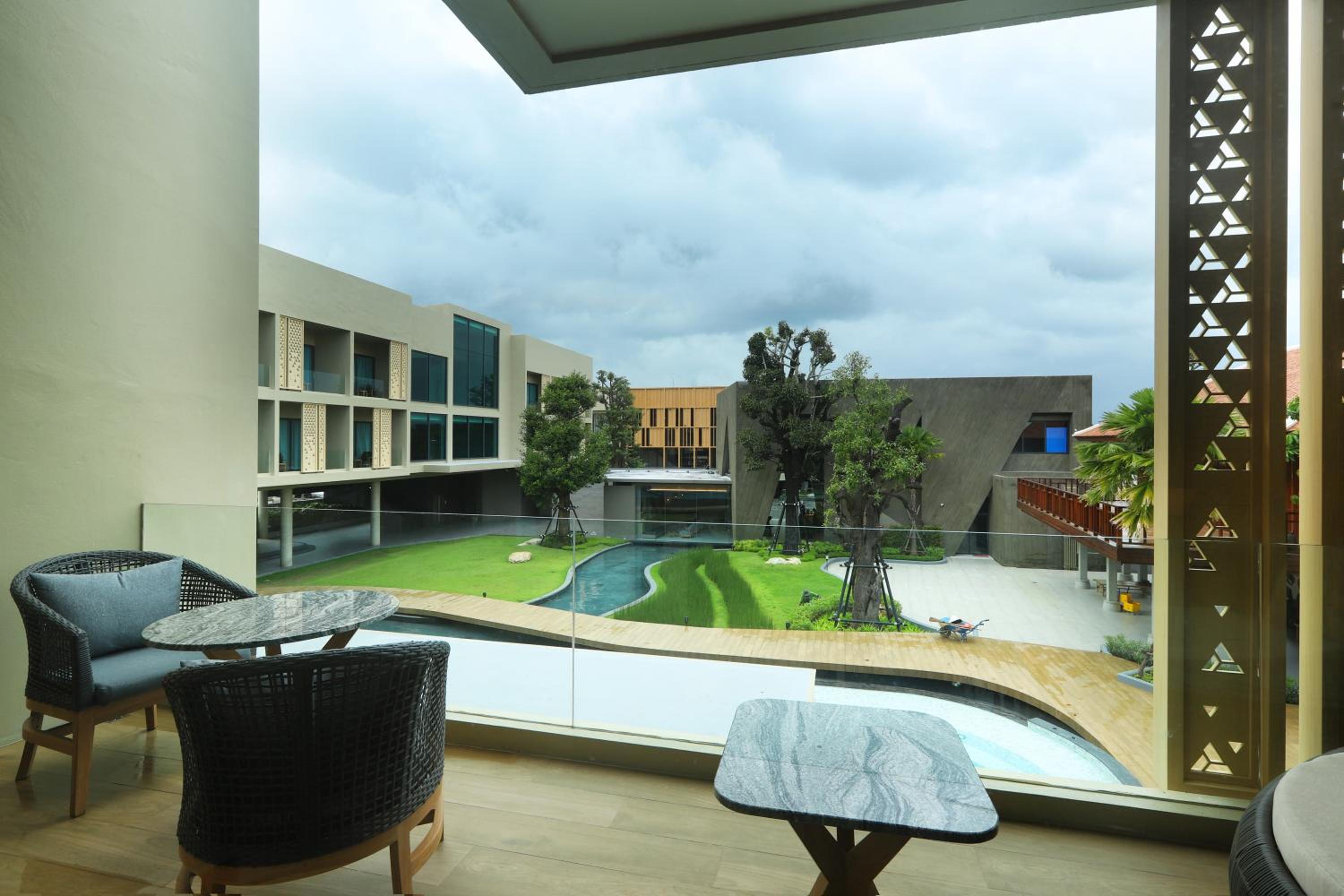 The Signature Hotel Airport 33