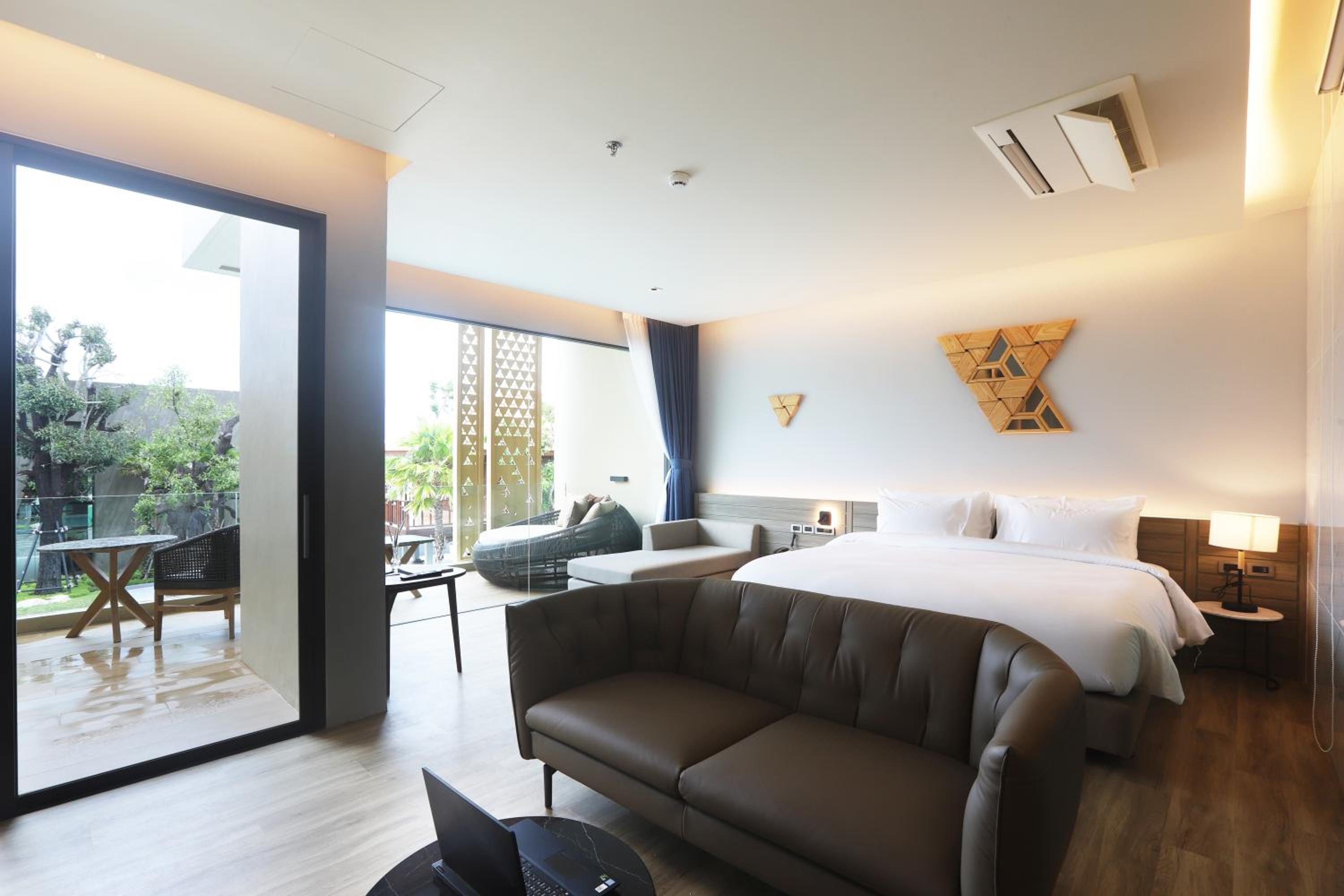 The Signature Hotel Airport 27
