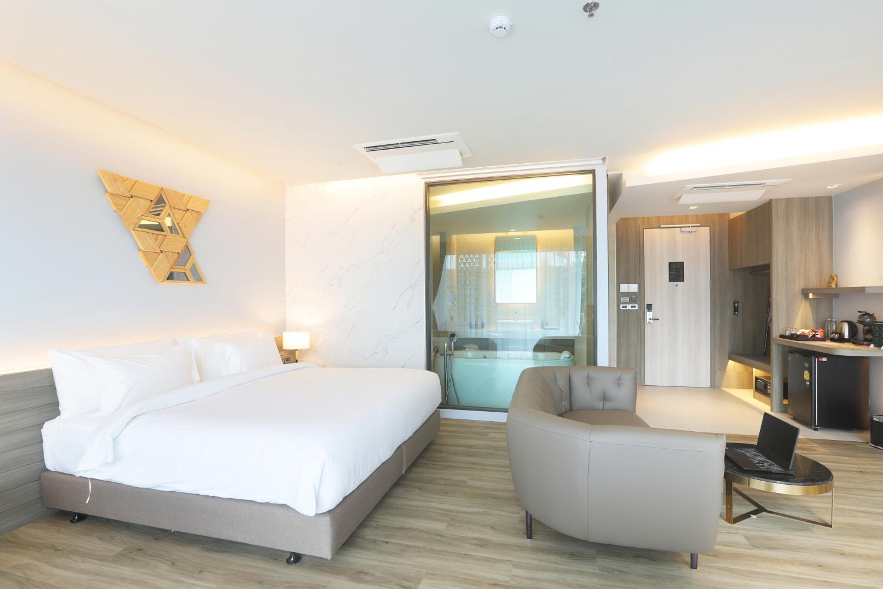 The Signature Hotel Airport 26