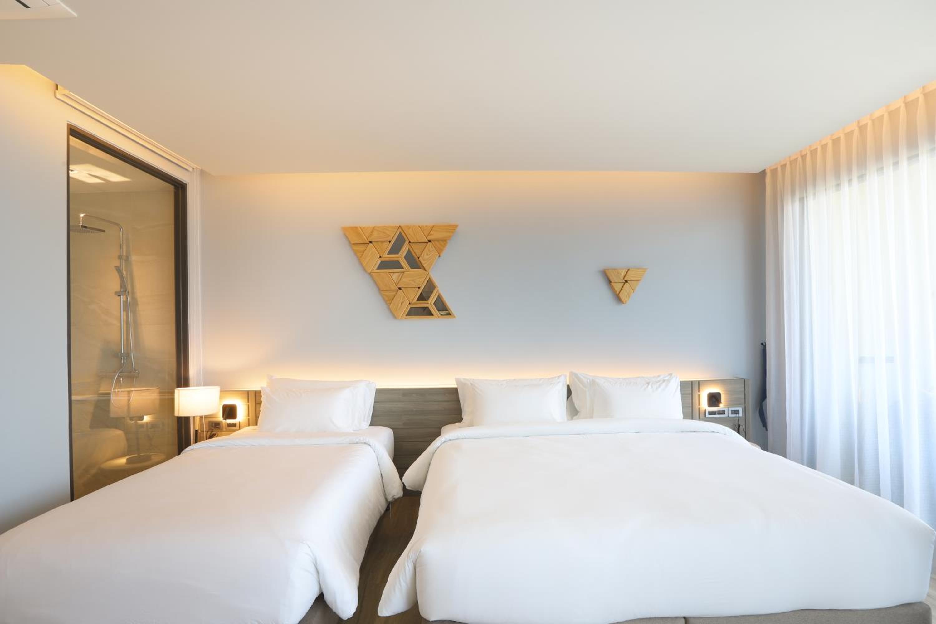 The Signature Hotel Airport 24