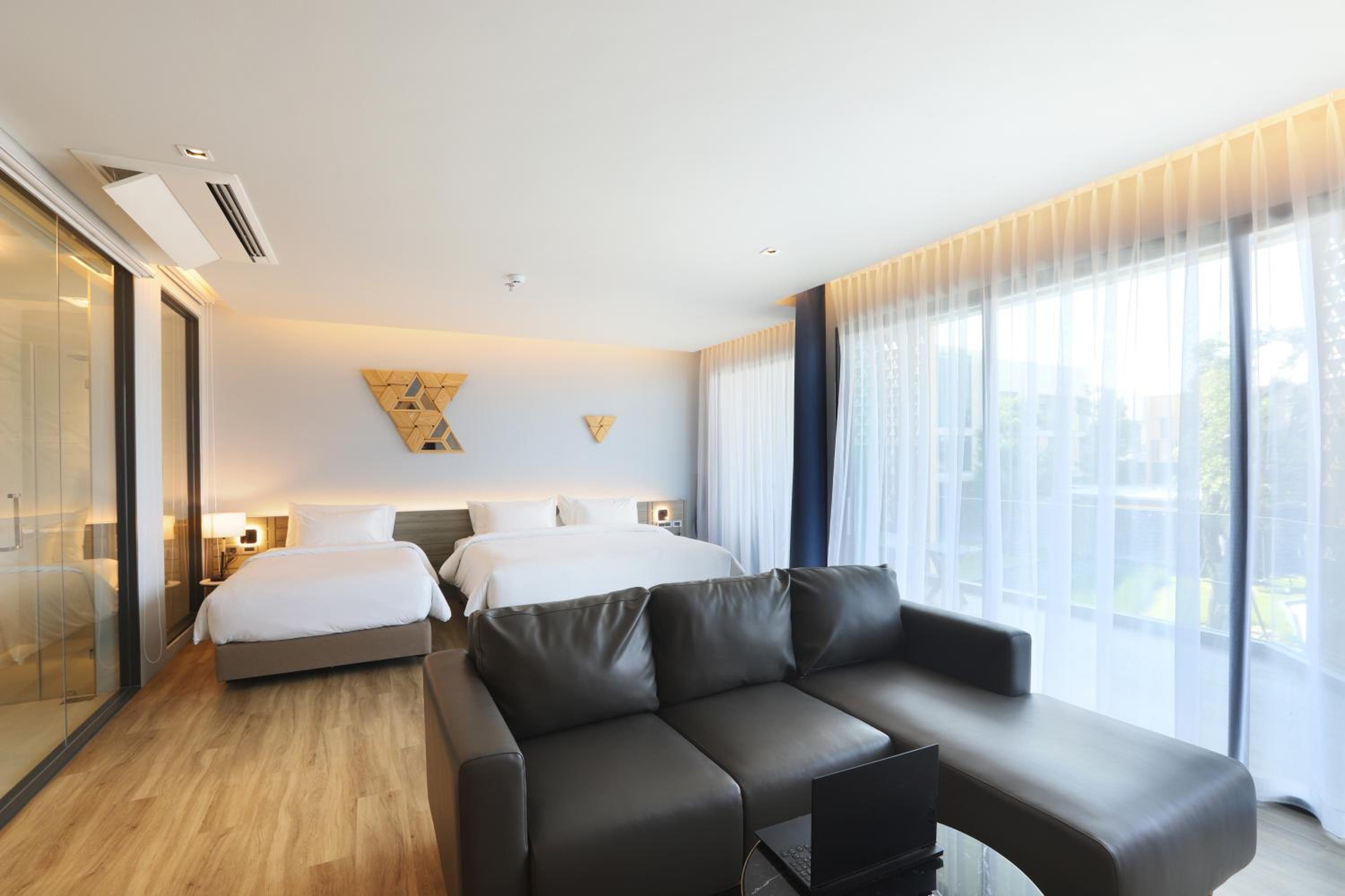 The Signature Hotel Airport 16