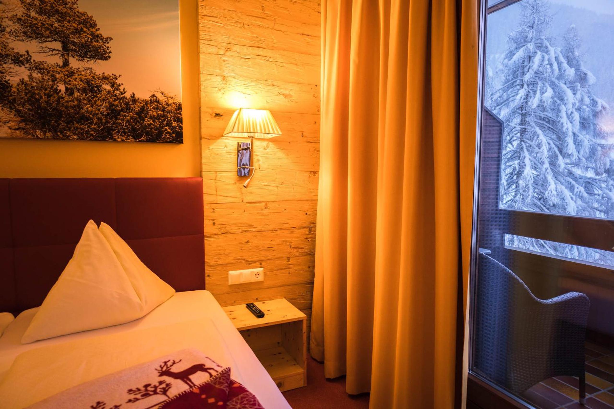 Pension & Appartements Ronacherhof -Mountain Hideaway Slopeside