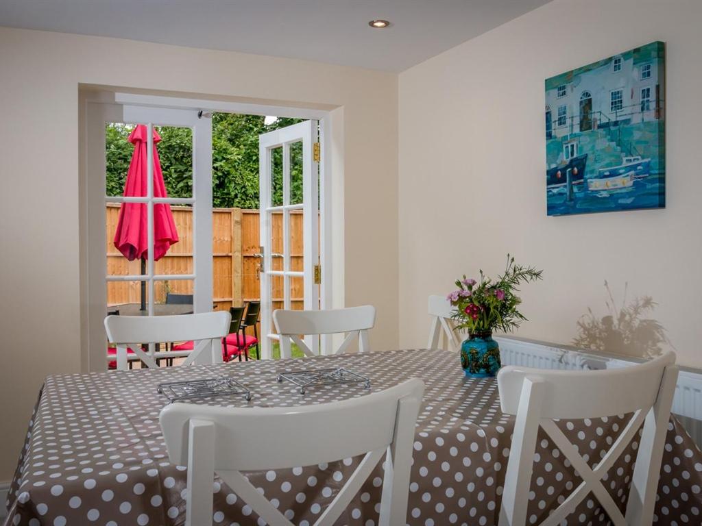 Vicarage Cottage view 3