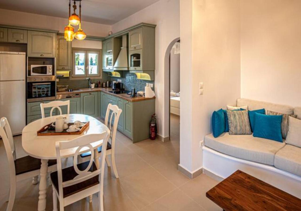 DAFNES VILLA 1 Private Pool photo 3