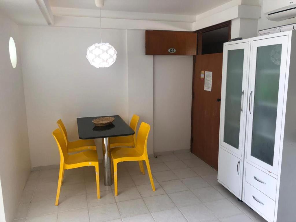 MARUPIARA SUITES- FLAT MURO ALTO