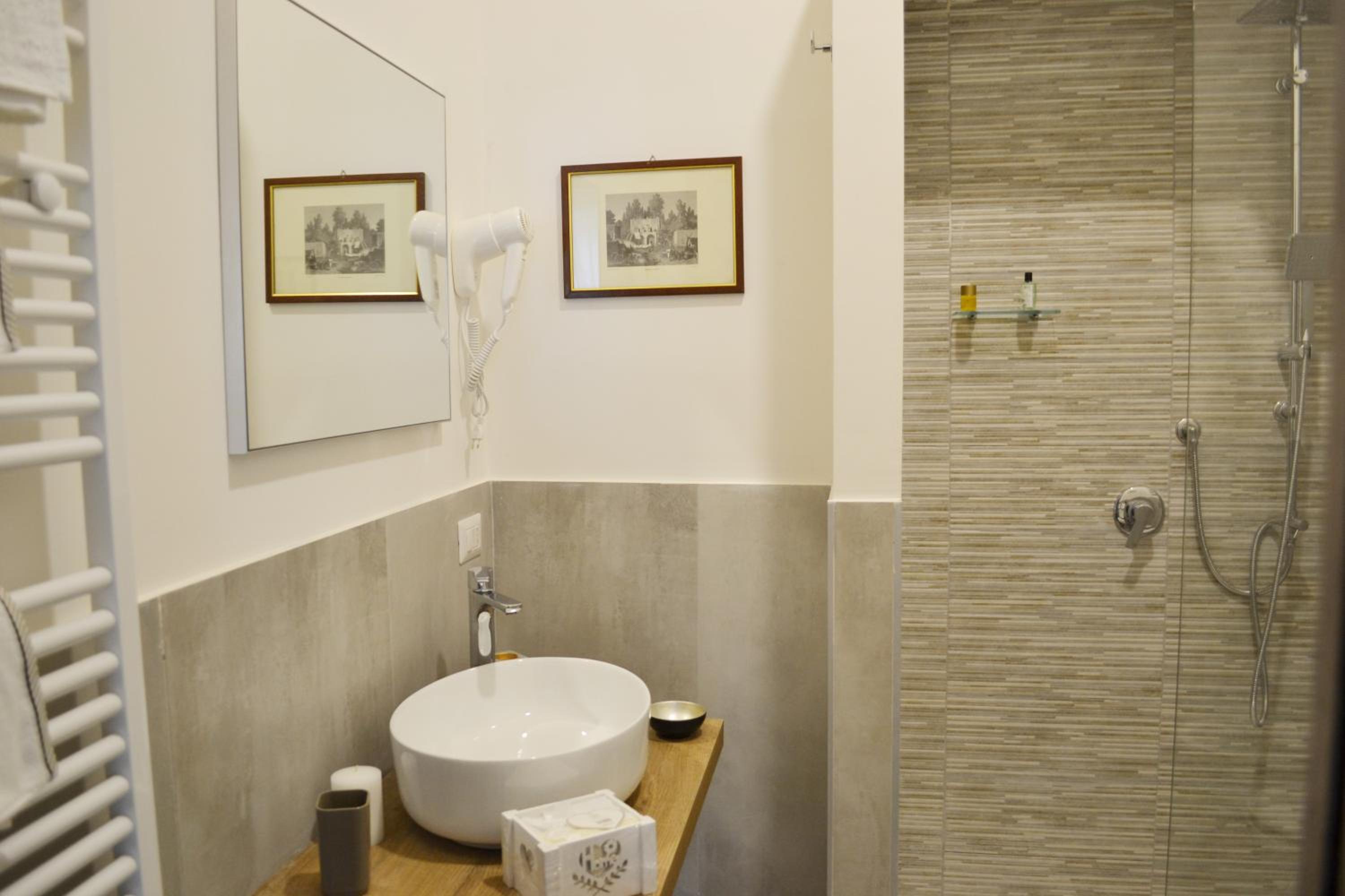 questo rinascimento CASA BRIGITTE en Naples — bathroom
