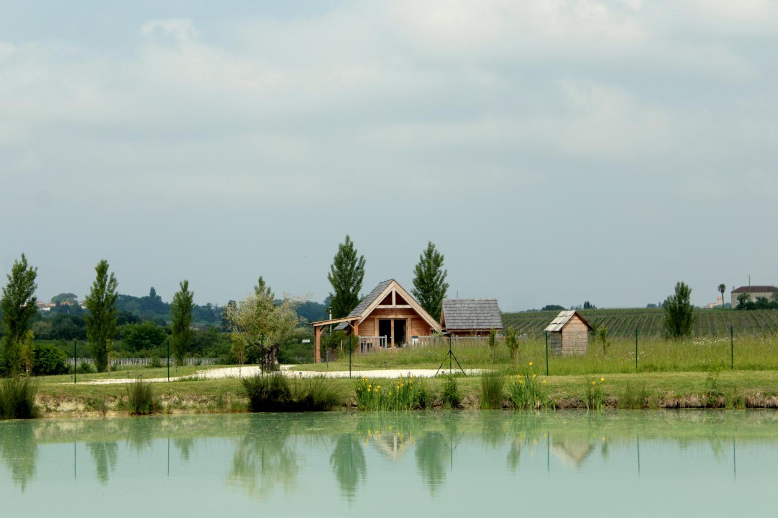 Shanti Lac Cabanes gîtes insolites et espace bien-être Bordeaux view 4