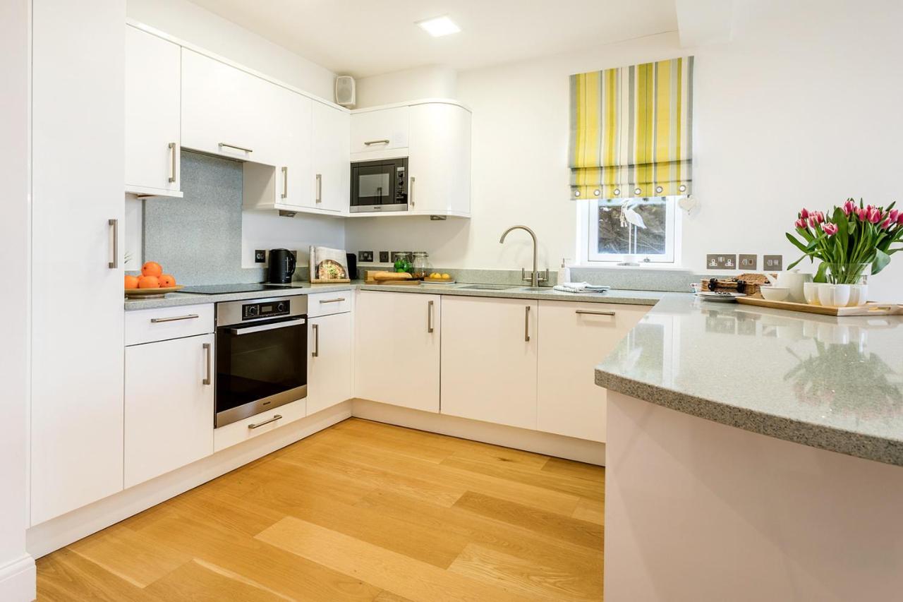 Apartment by the beach, sea views view 5