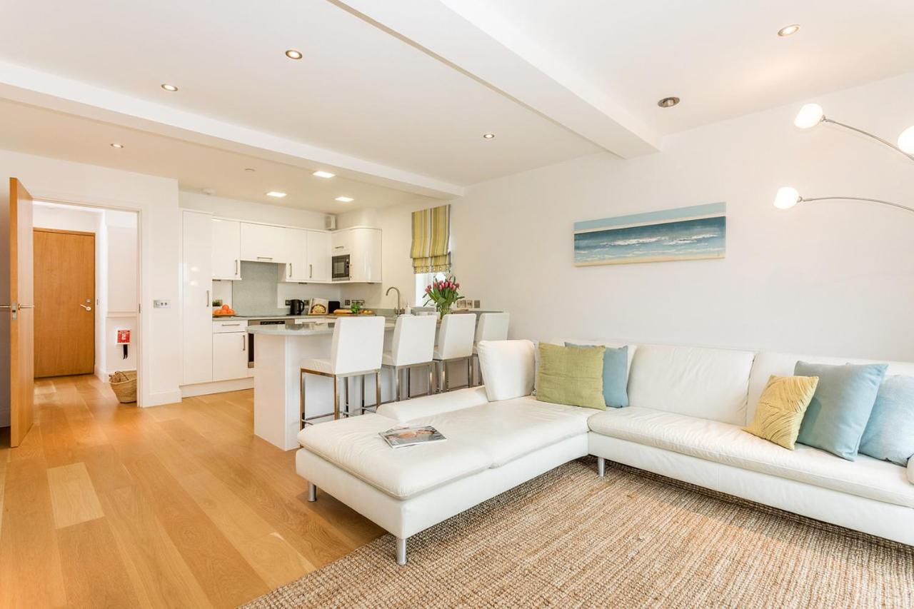 Apartment by the beach, sea views view 3