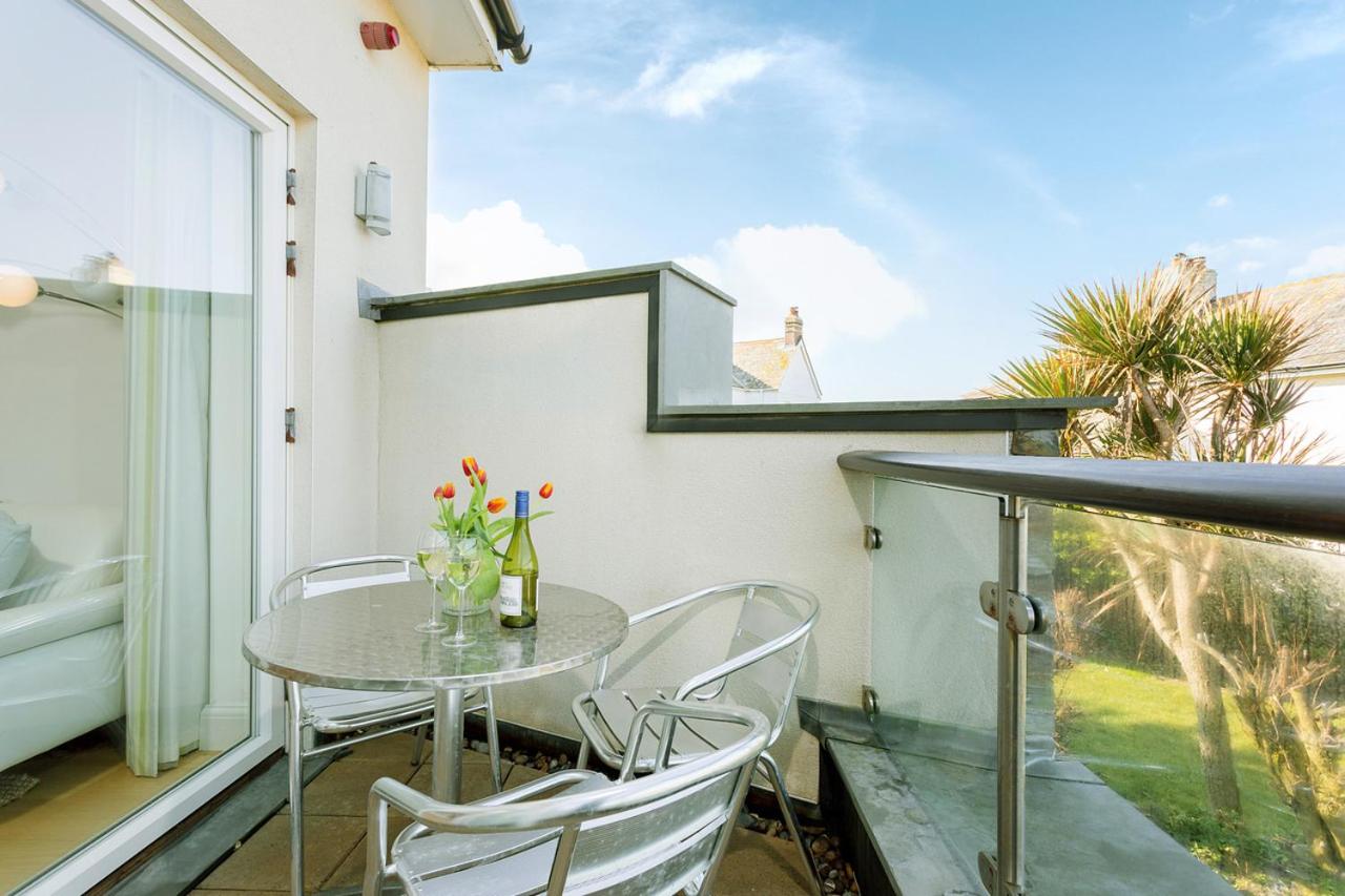 Apartment by the beach, sea views view 2