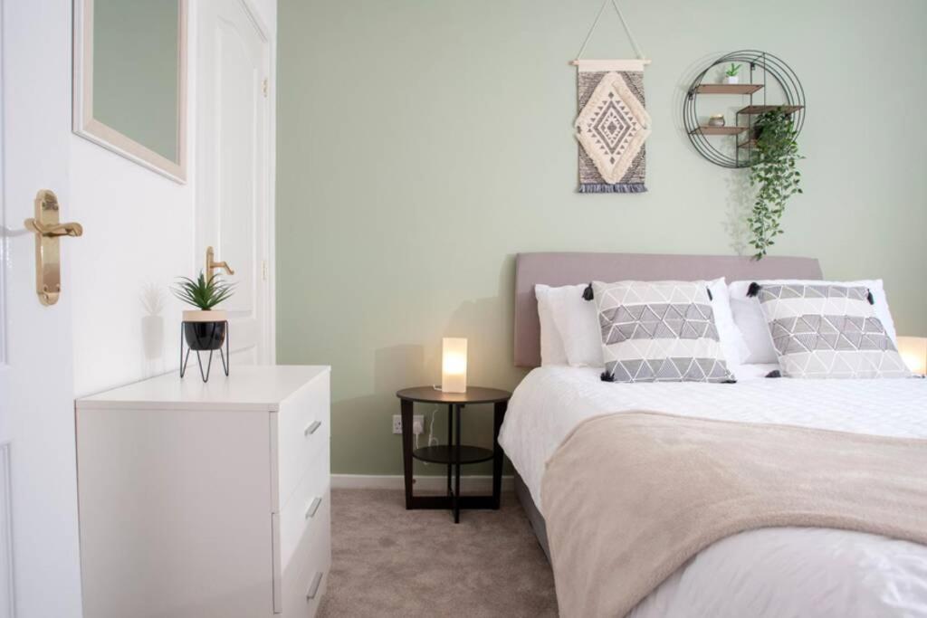 3 Bed Townhouse Stafford view 2