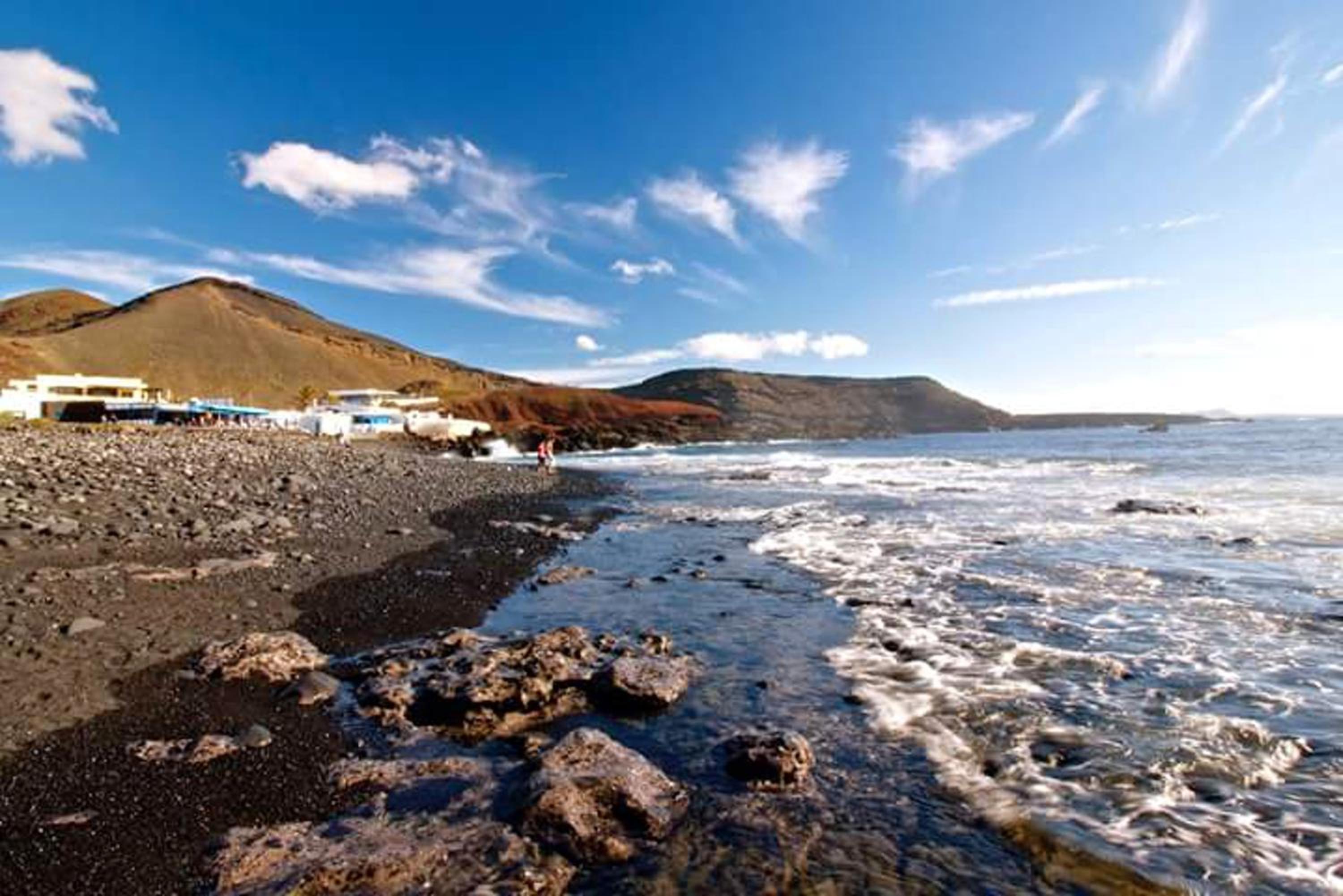 Cozy House in El Golfo + Terrace