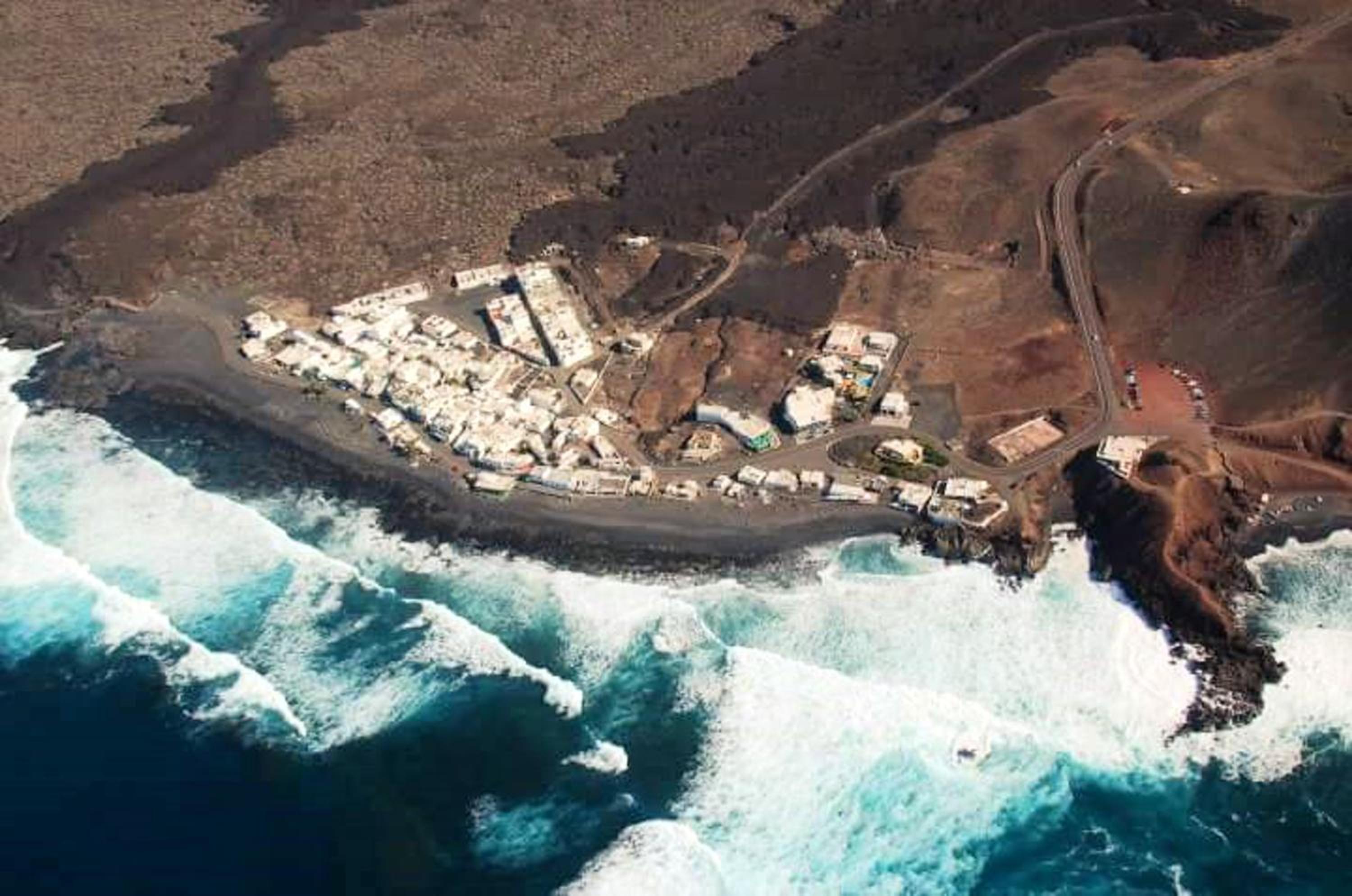 Cozy House in El Golfo + Terrace