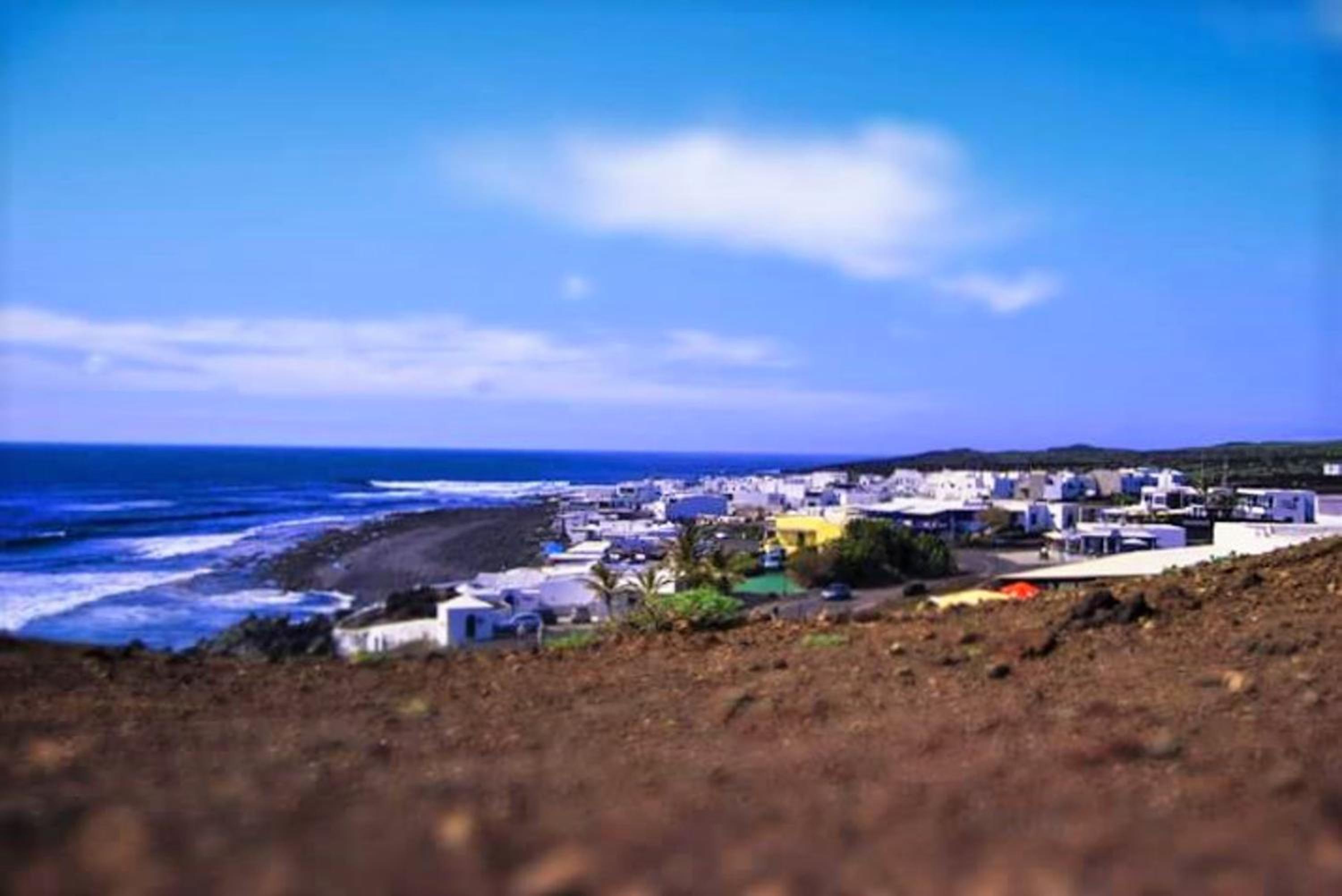 Cozy House in El Golfo + Terrace