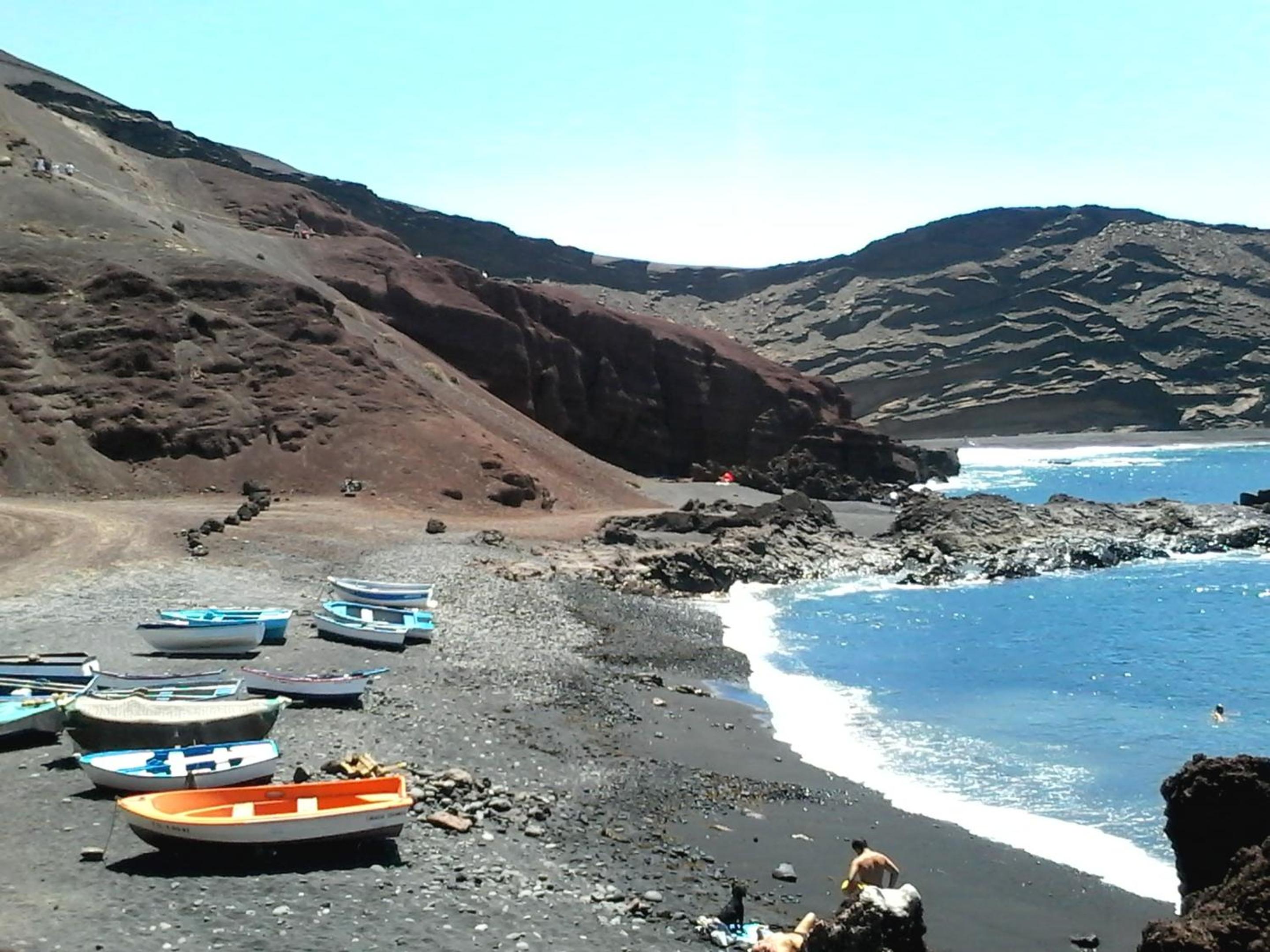 Cozy House in El Golfo + Terrace