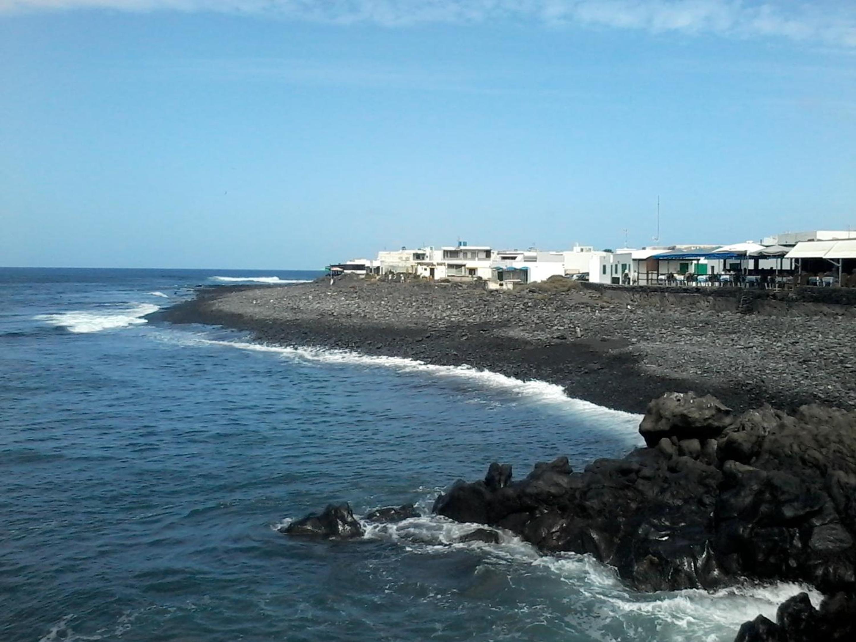 Cozy House in El Golfo + Terrace