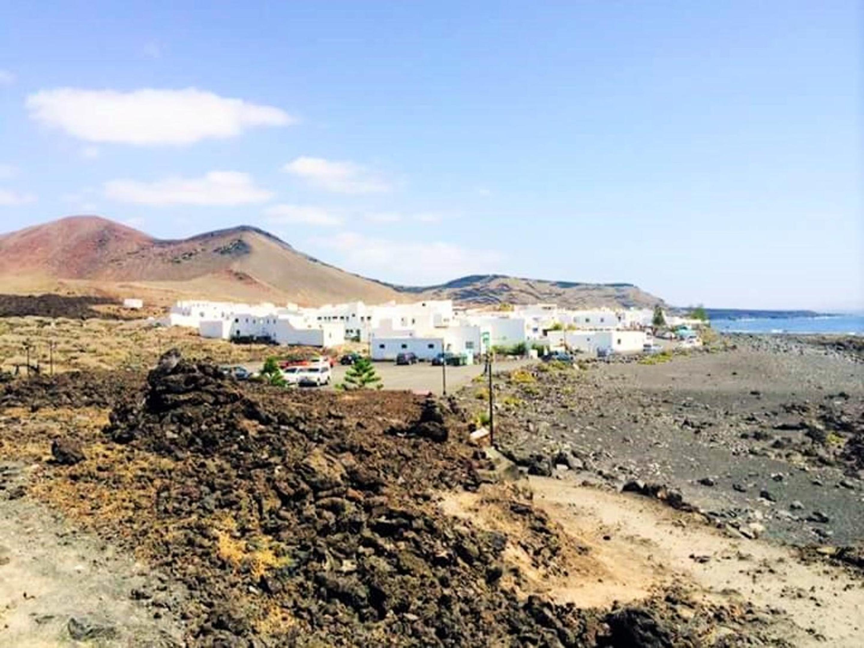 Cozy House in El Golfo + Terrace