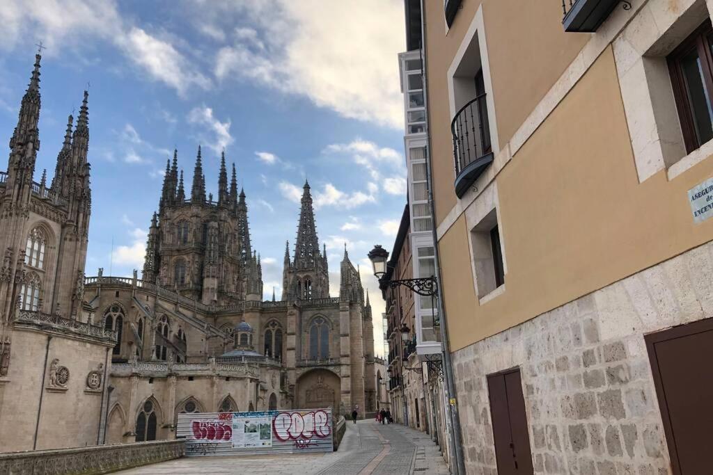 Una MIRADA A LA CATEDRAL-Apartamentos Burgos Catedral