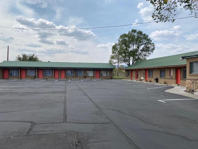 Lamplighter Lodge