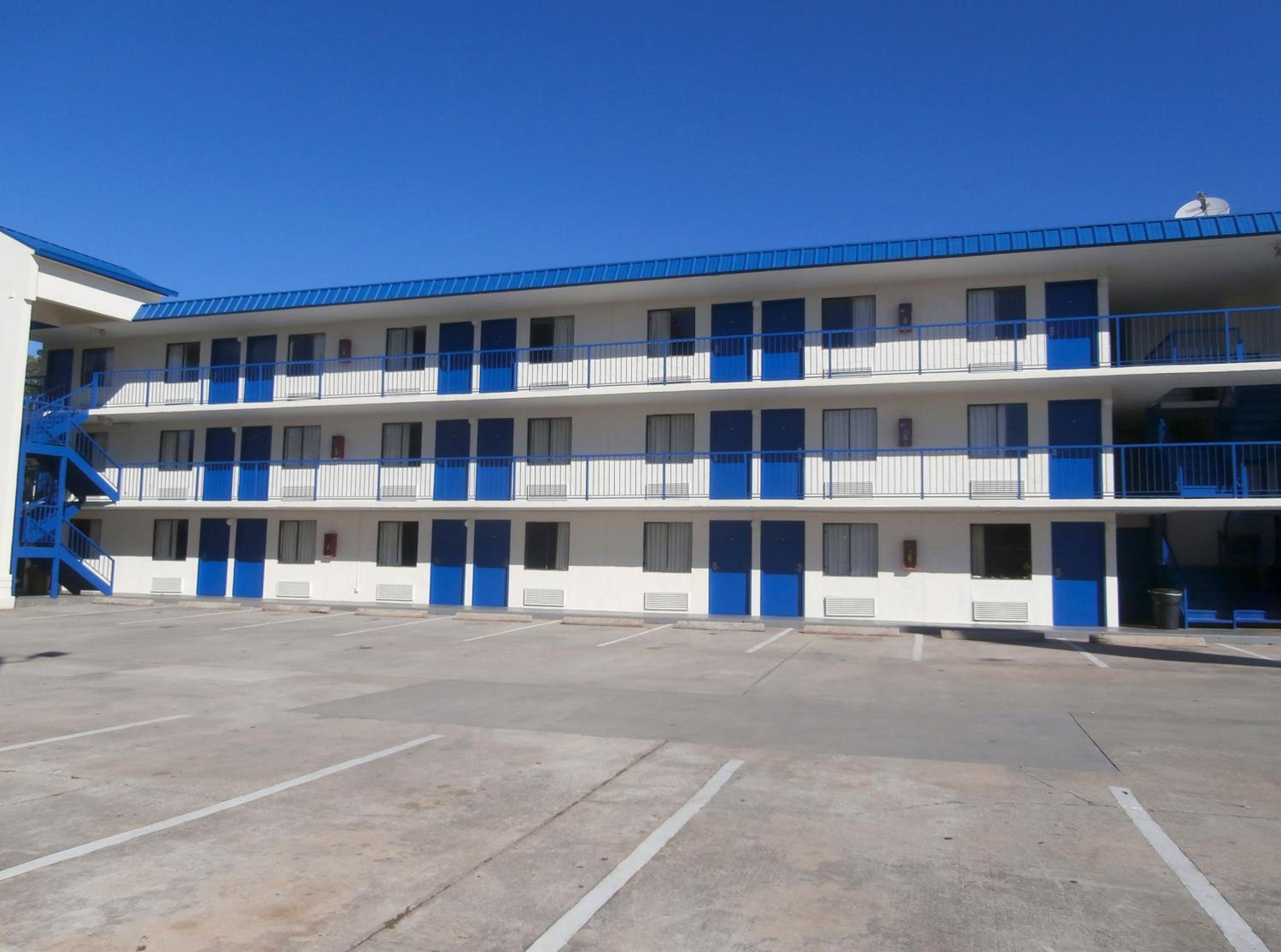 Americas Best Value Inn Tucker - Property Image 2
