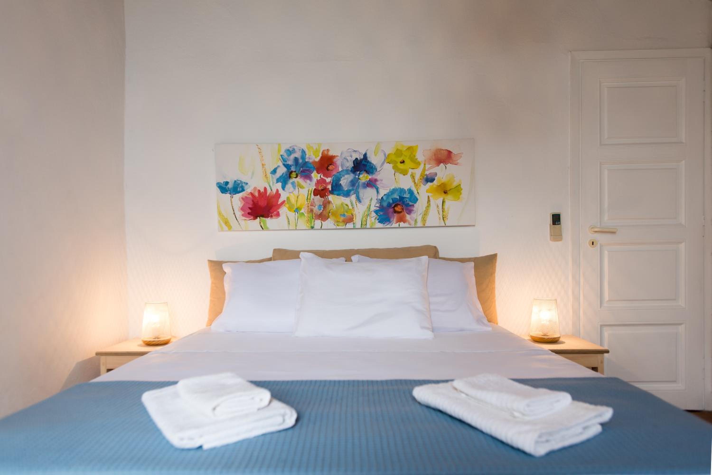 Mykonos Old Harbor Front Suite with Balcony view 4