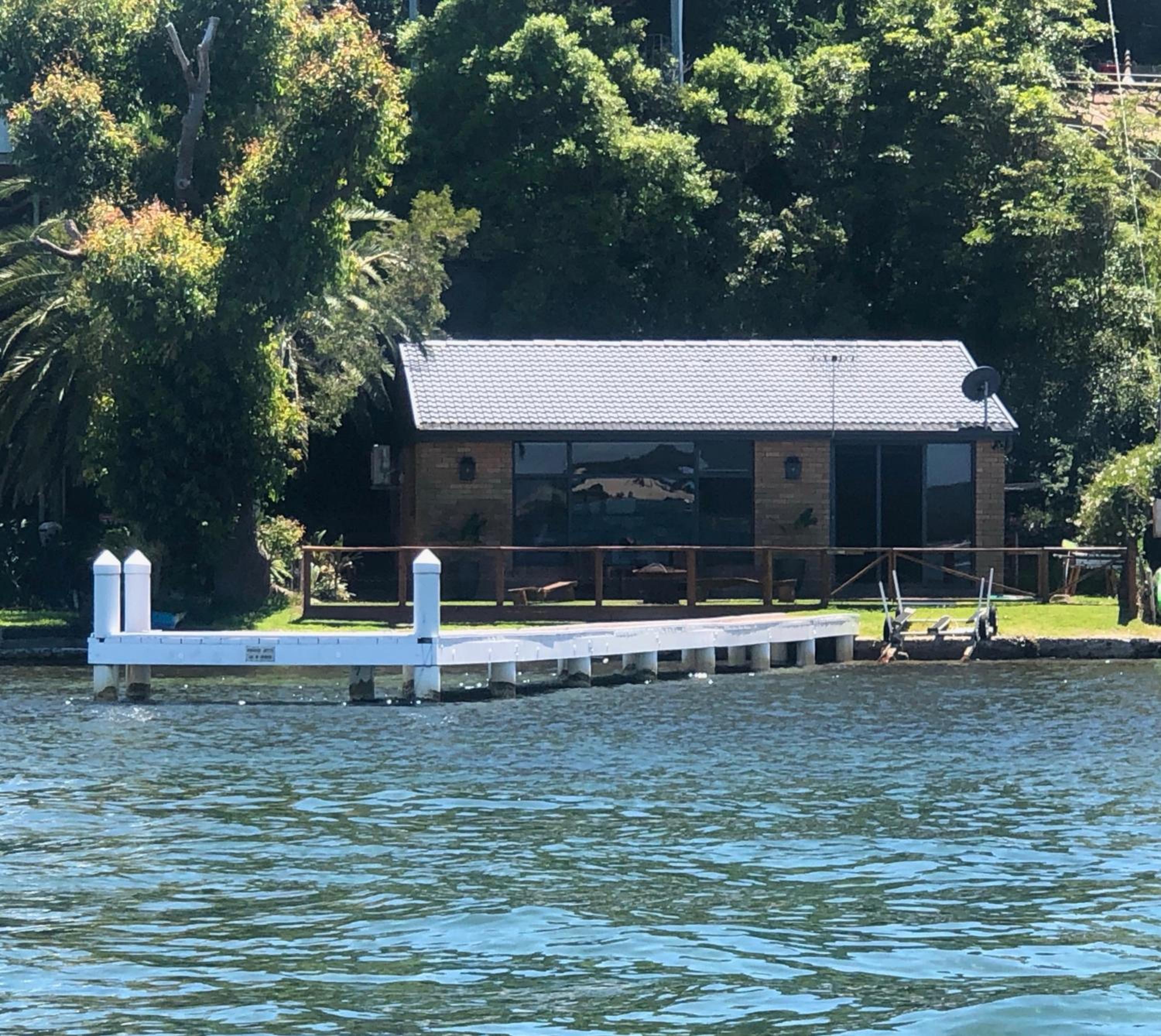 Serenity by the Lake - Romantic Waterfront Couple's Getaway view 2